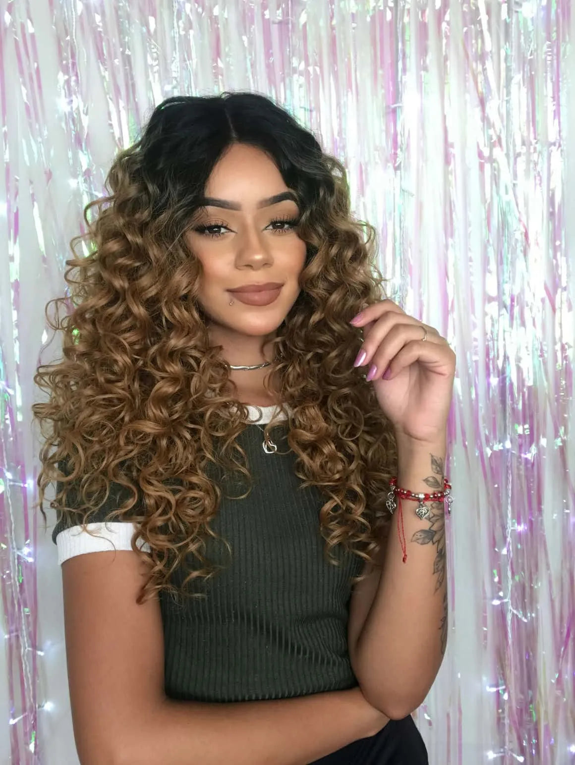 Lace Front Ariana Castanho com Raiz Preta Cacheada