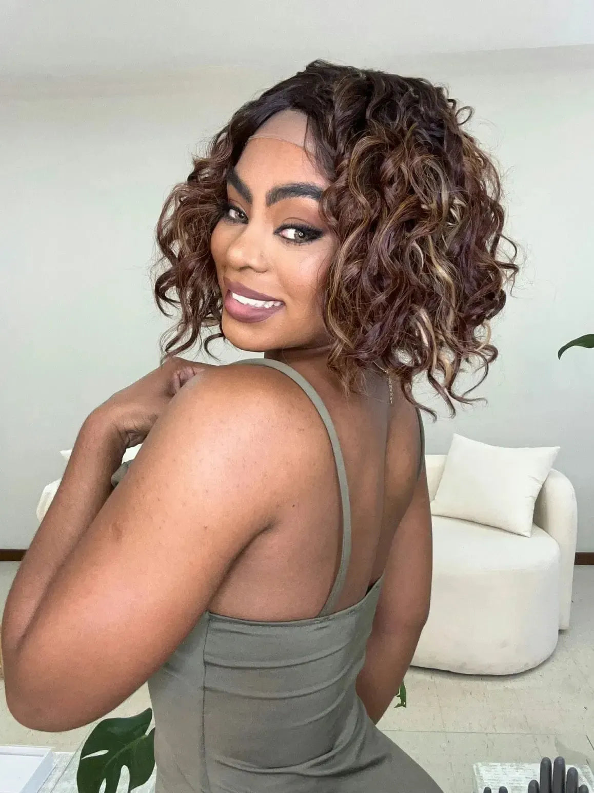Lace Front Babi Castanho com Luzes Cacheada Ondulada