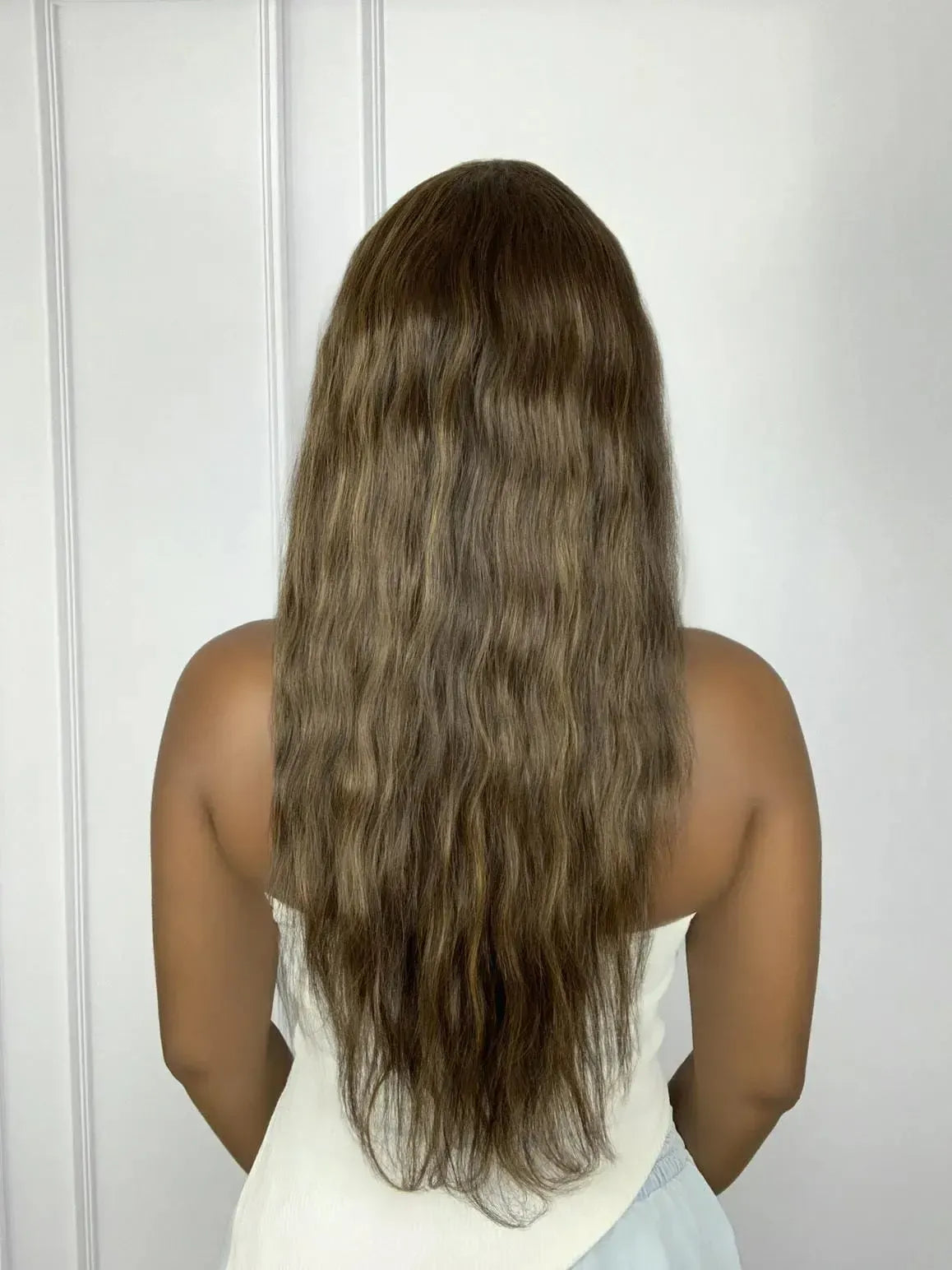 Lace Front Bianca Castanho com Mechas Ondulada (Human Hair Blend)