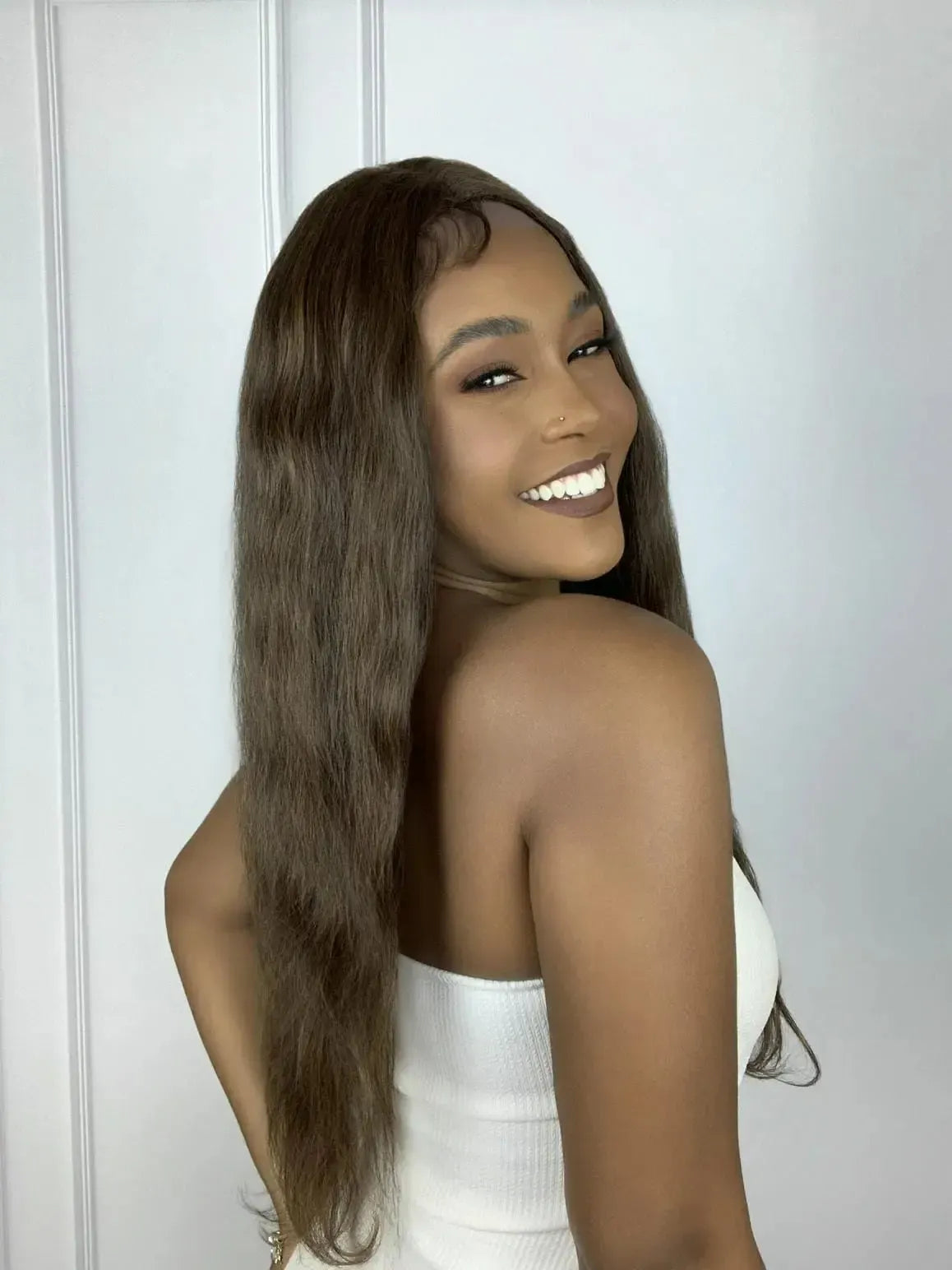 Lace Front Bianca Castanho com Mechas Ondulada (Human Hair Blend)