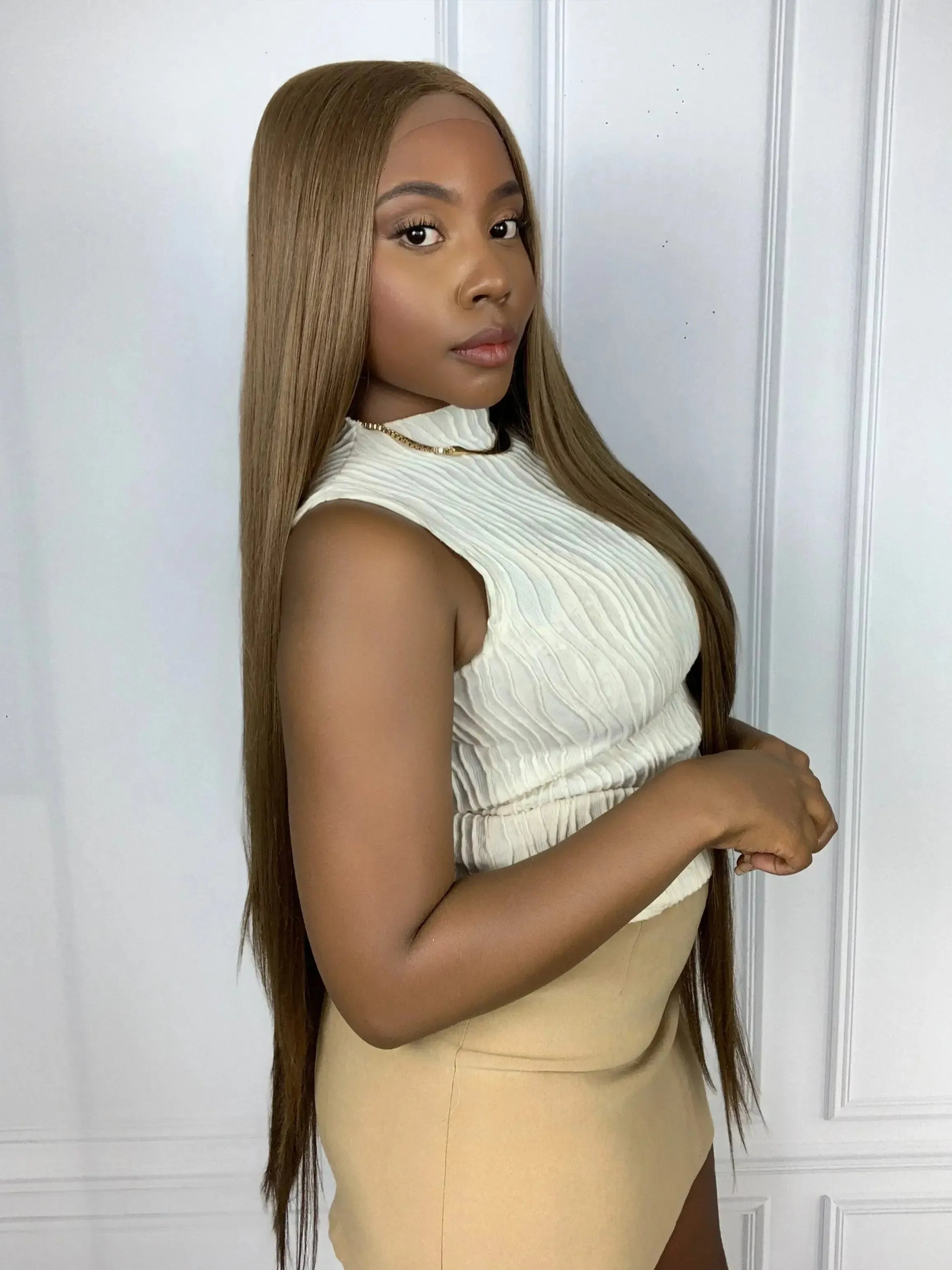 Lace Front Britany Castanha 30W Longa Premium 105cm