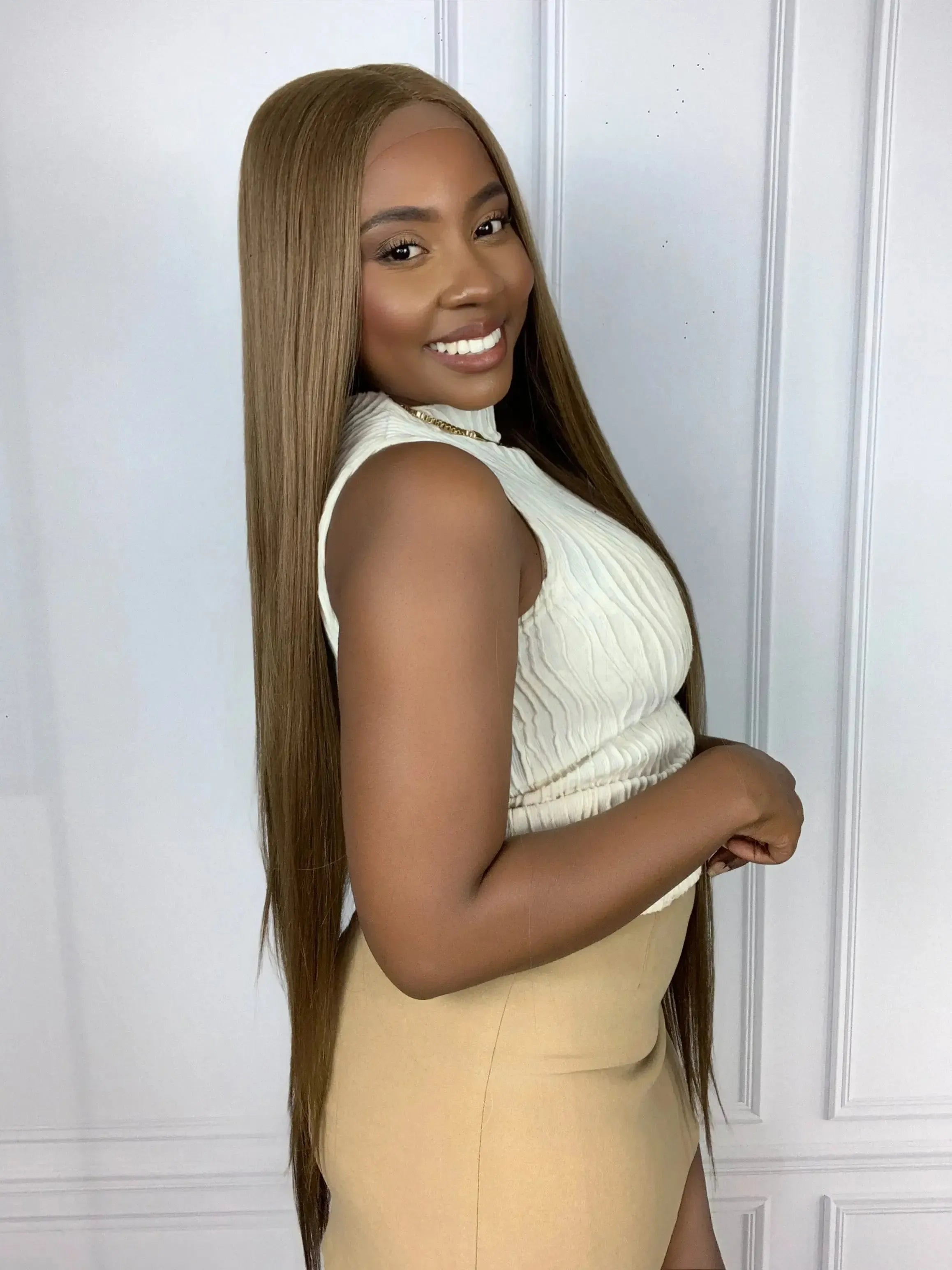 Lace Front Britany Castanha 30W Longa Premium 105cm