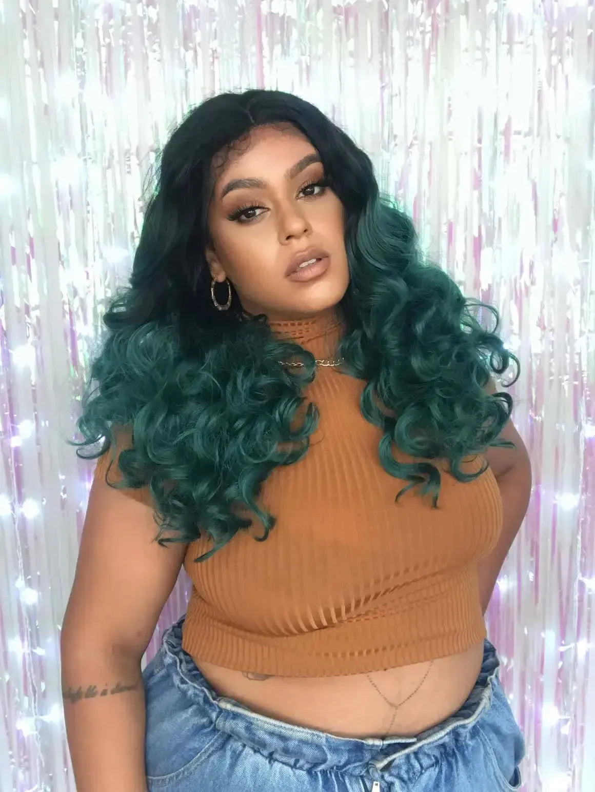 Lace Front Dezinia Verde com Raiz Preta Ondulada Cachos 65cm - Repartição Livre 13x3