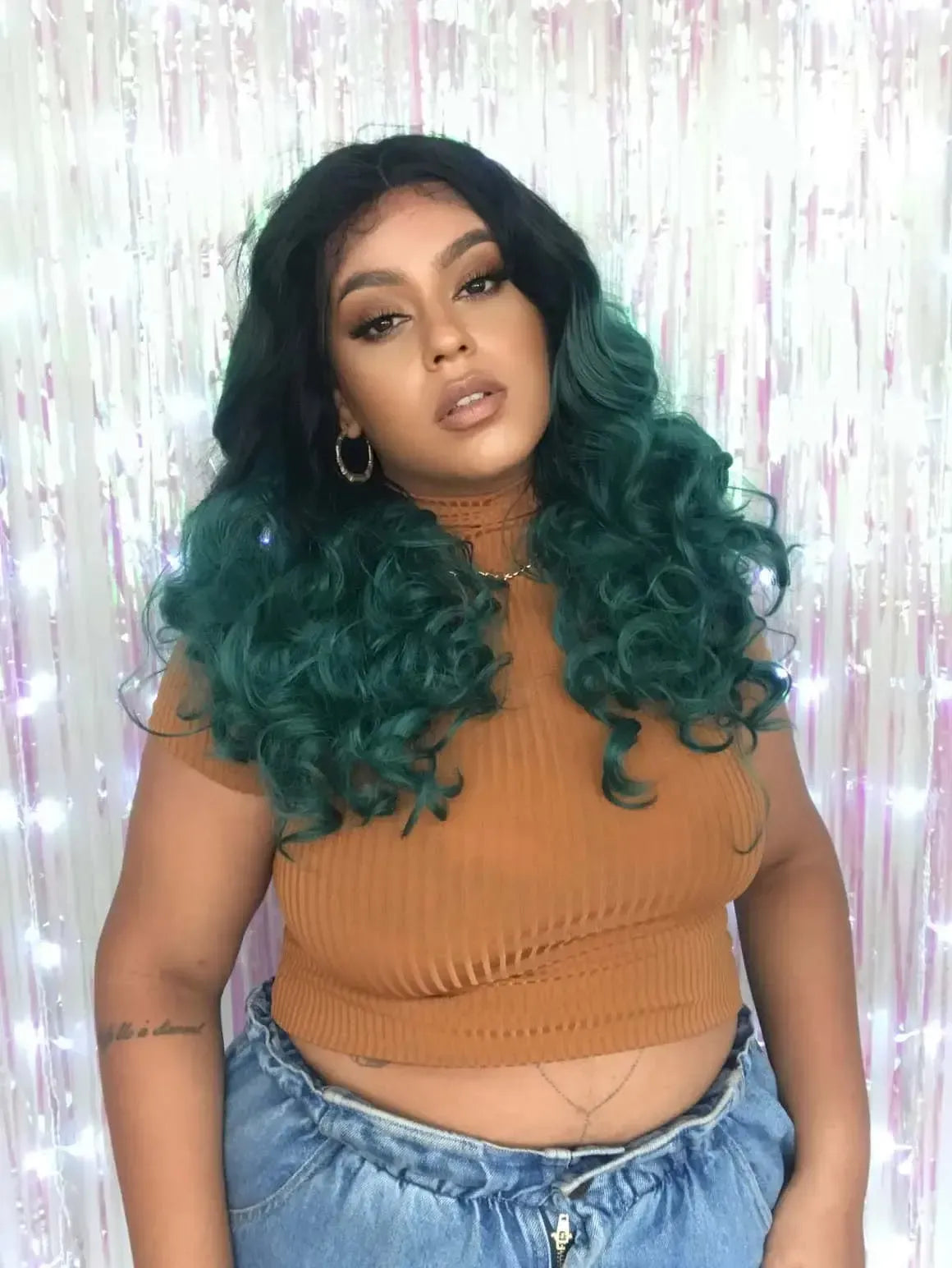 Lace Front Dezinia Verde com Raiz Preta Ondulada Cachos 65cm - Repartição Livre 13x3