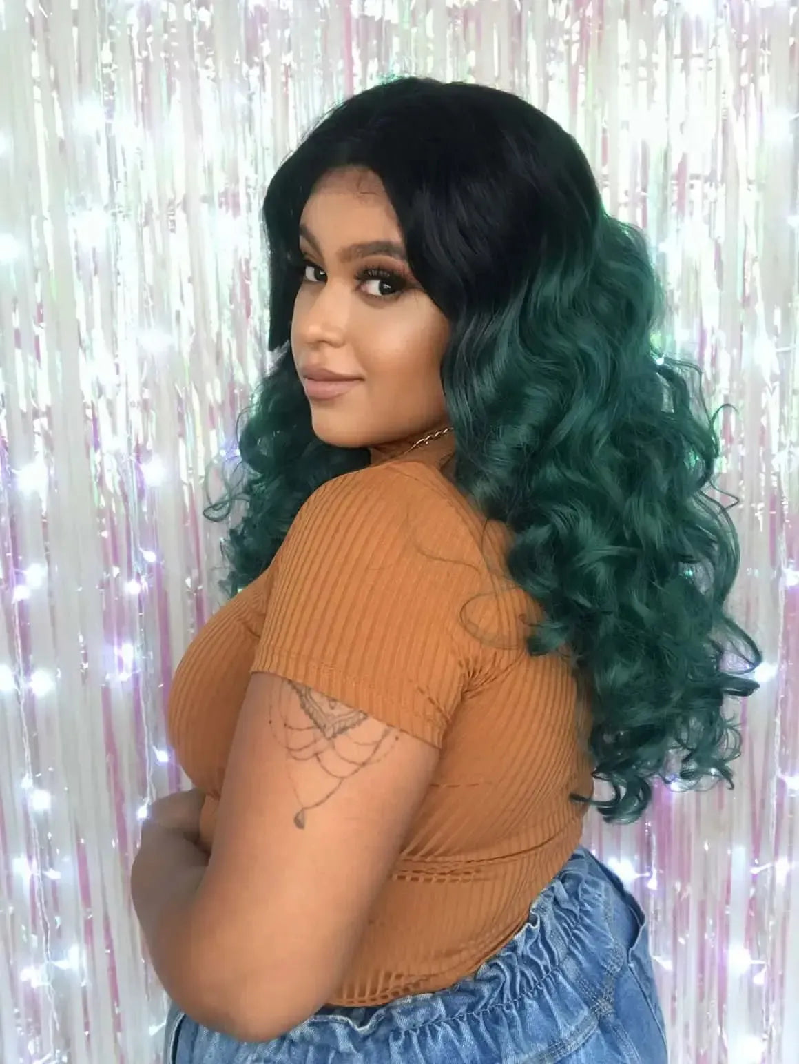 Lace Front Dezinia Verde com Raiz Preta Ondulada Cachos 65cm - Repartição Livre 13x3