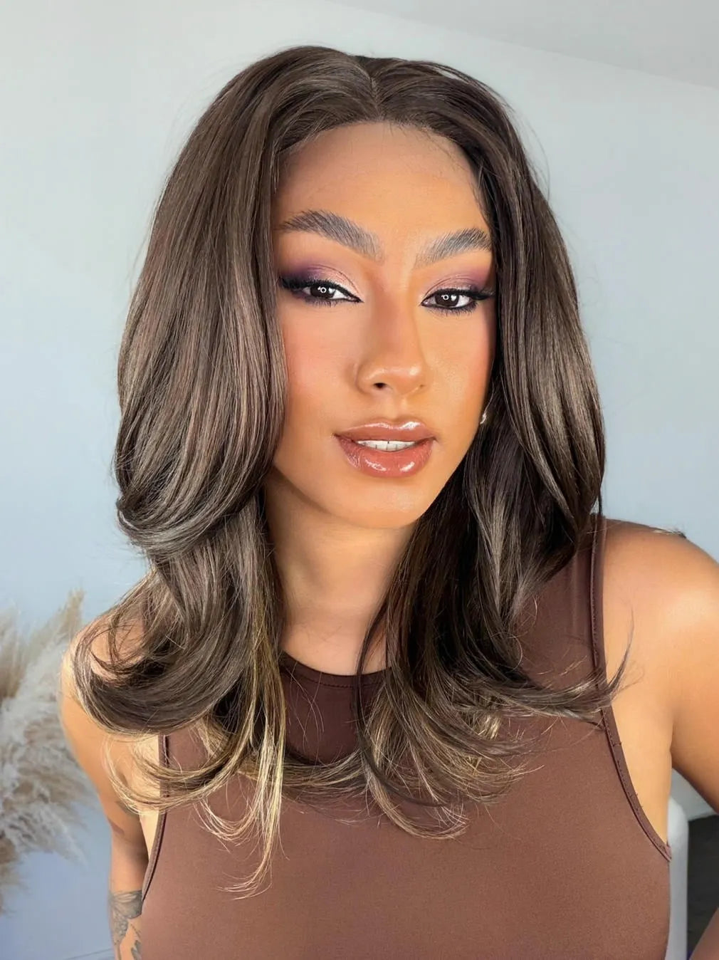 Lace Front Giba Castanho Luzes 26D Ondulada