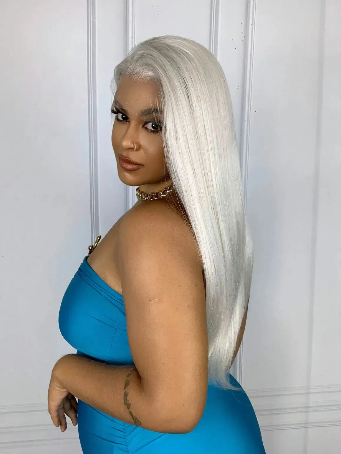 Lace Front HD Valentina Loira Platinada 65cm - Repartição Livre 13x4