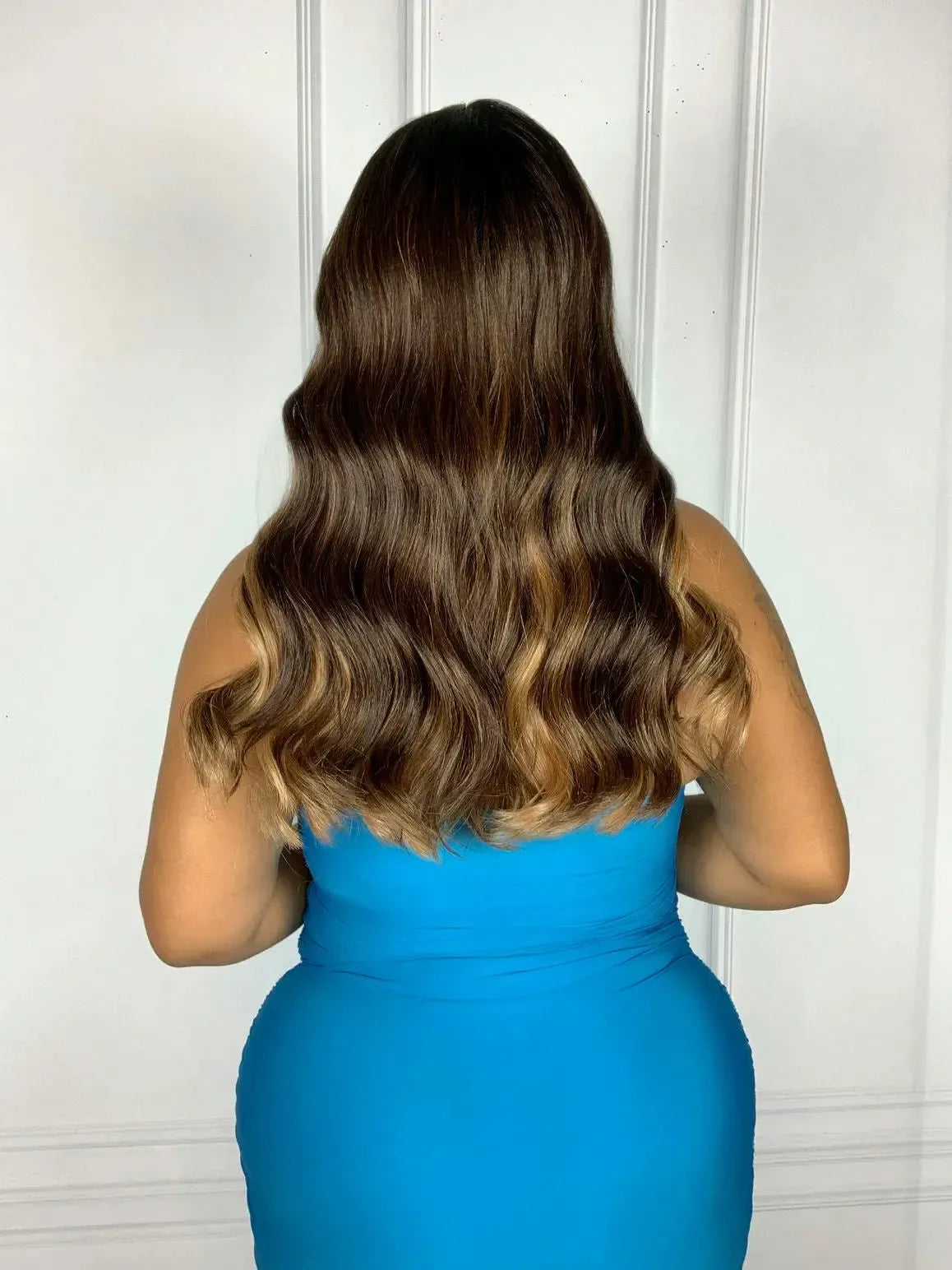 Lace Front HD Viviane Castanha Mechada Ondulada 55cm