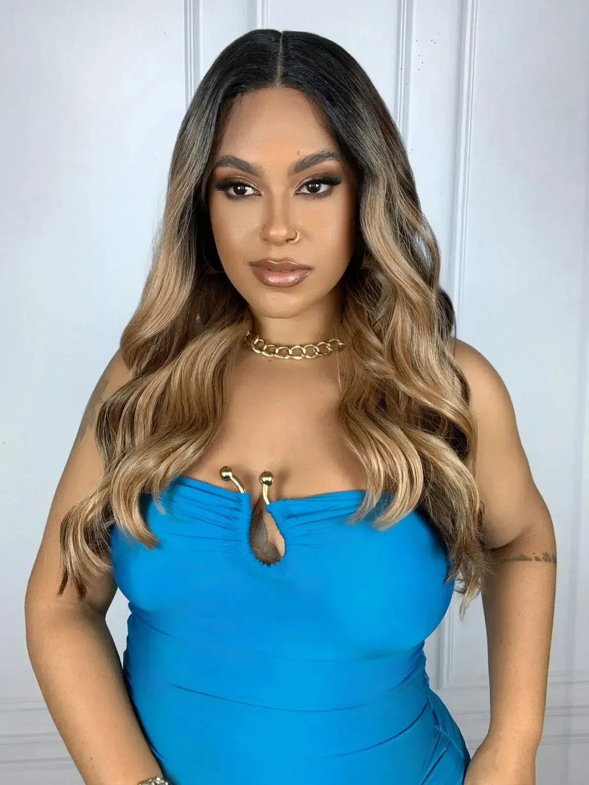 Lace Front HD Viviane Castanha Mechada Ondulada 55cm
