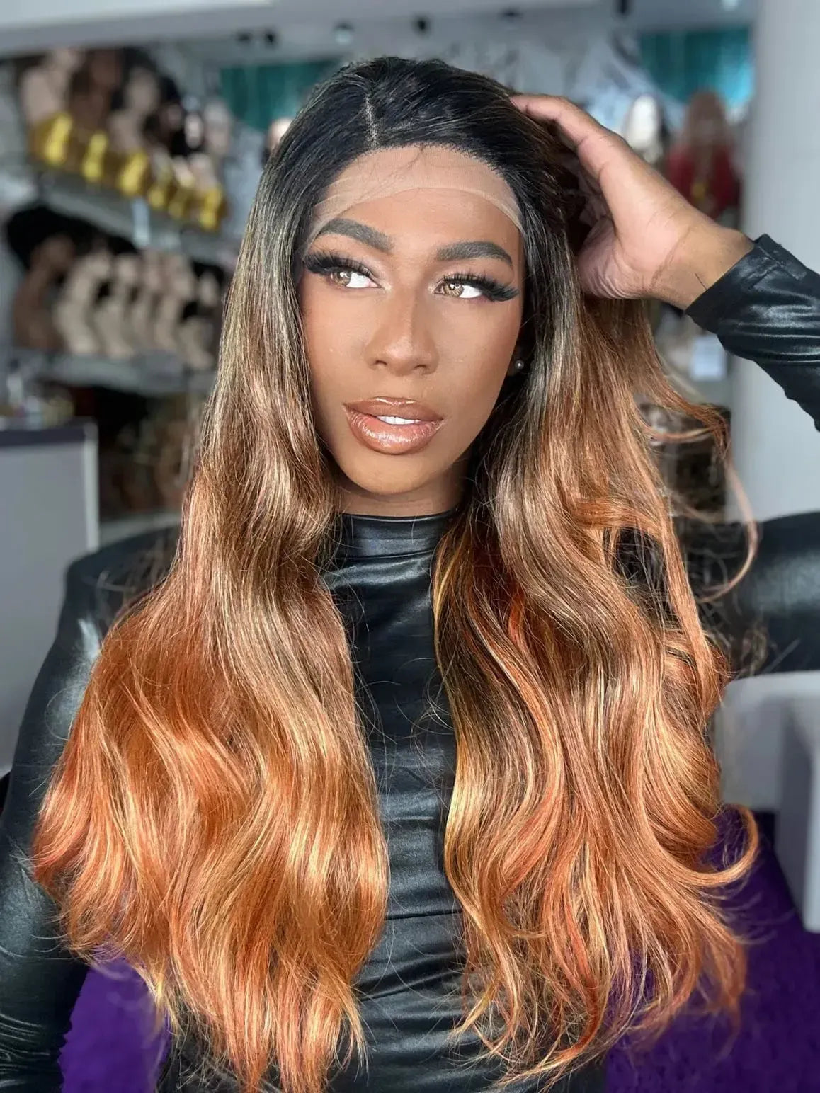 Lace Front Haniya Castanho Acobreado com Raiz Preta 70 cm