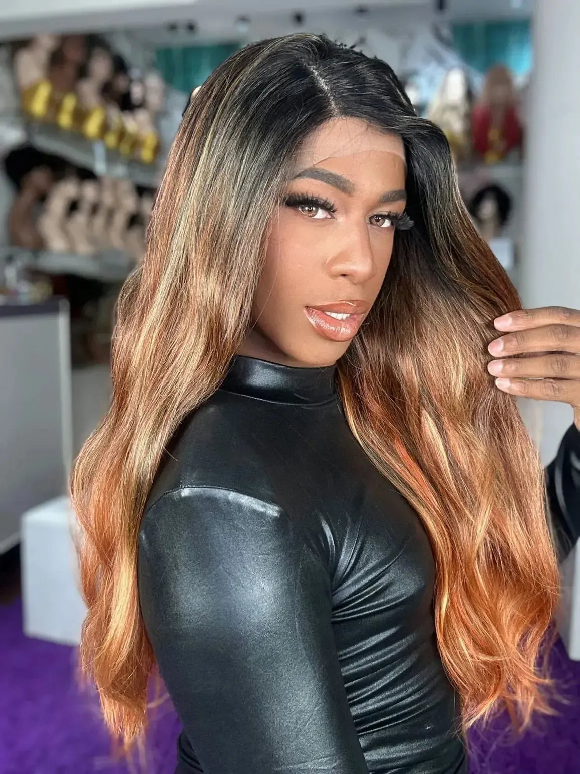 Lace Front Haniya Castanho Acobreado com Raiz Preta 70 cm