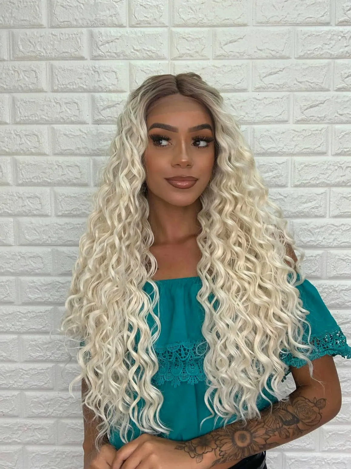 Lace Front Janaina Platinada Raiz Castanha Cacheada