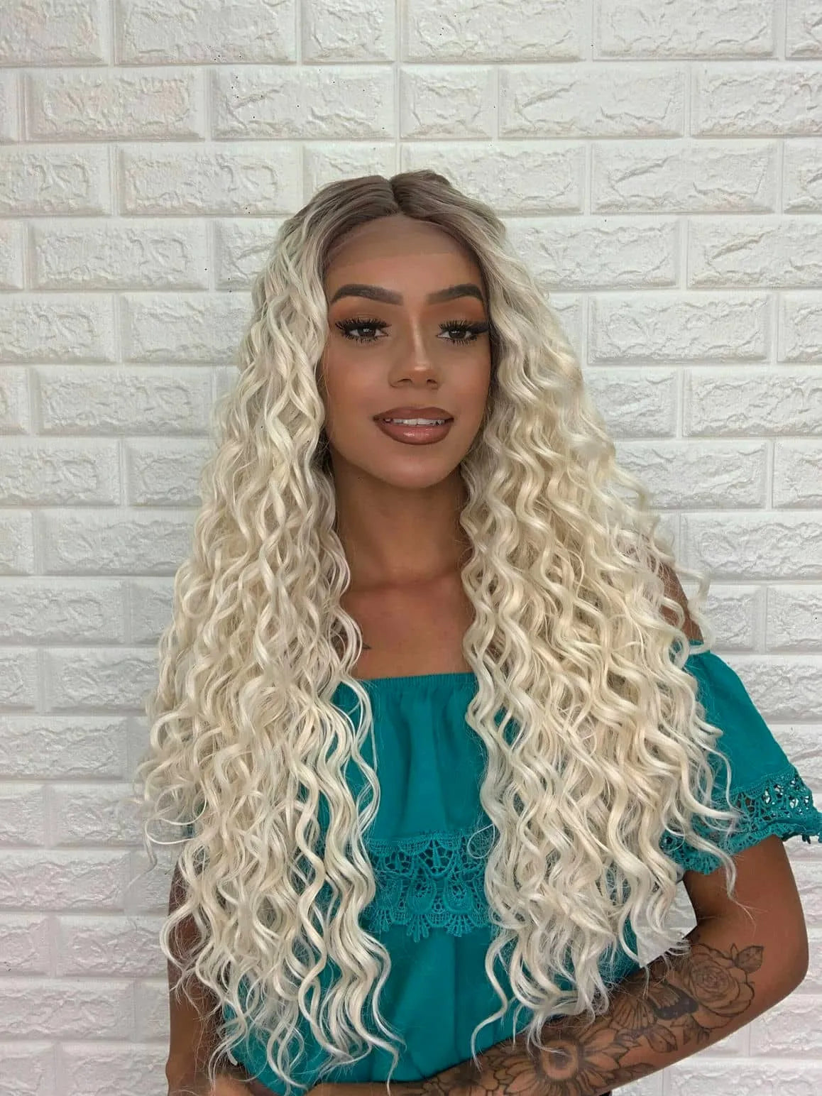 Lace Front Janaina Platinada Raiz Castanha Cacheada