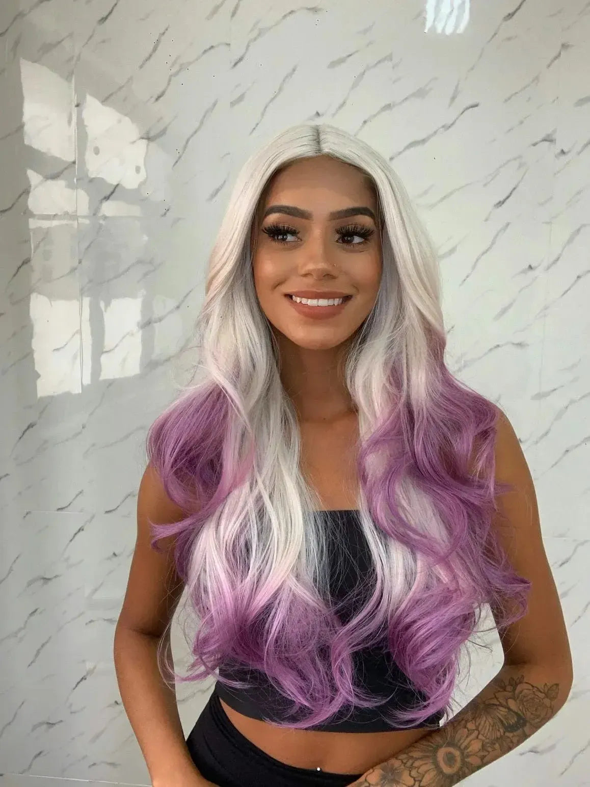 Lace Front Kimberly Branca Pontas Roxas Ondulada