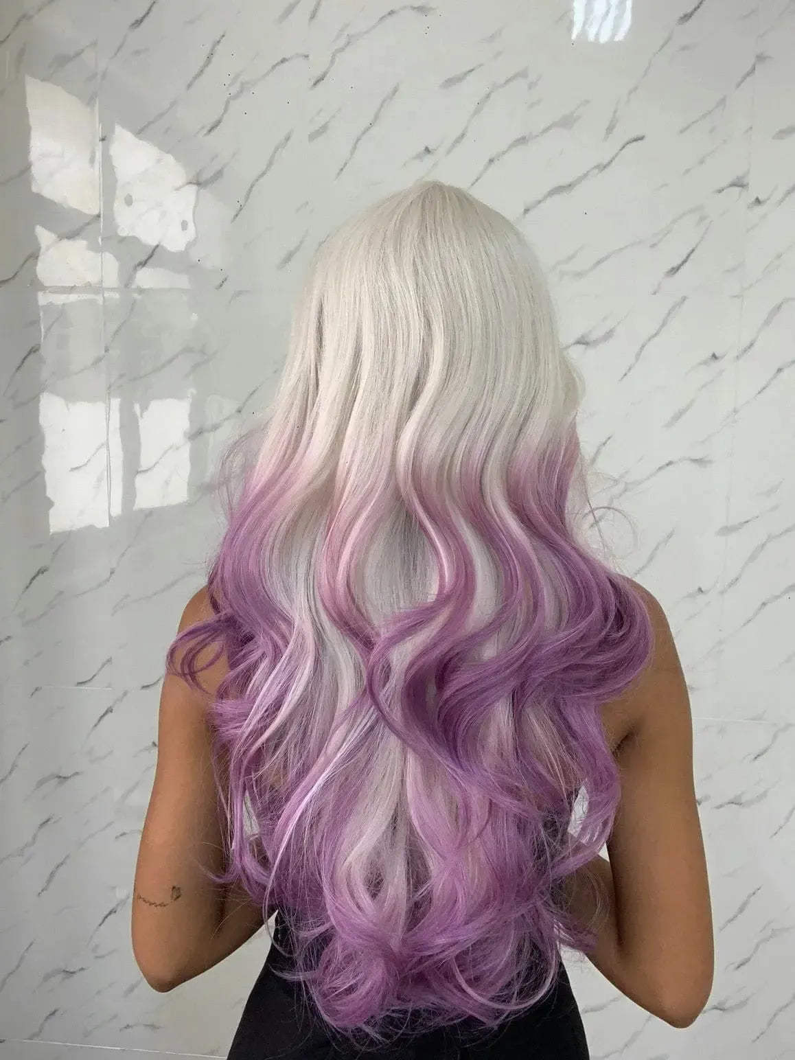 Lace Front Kimberly Branca Pontas Roxas Ondulada