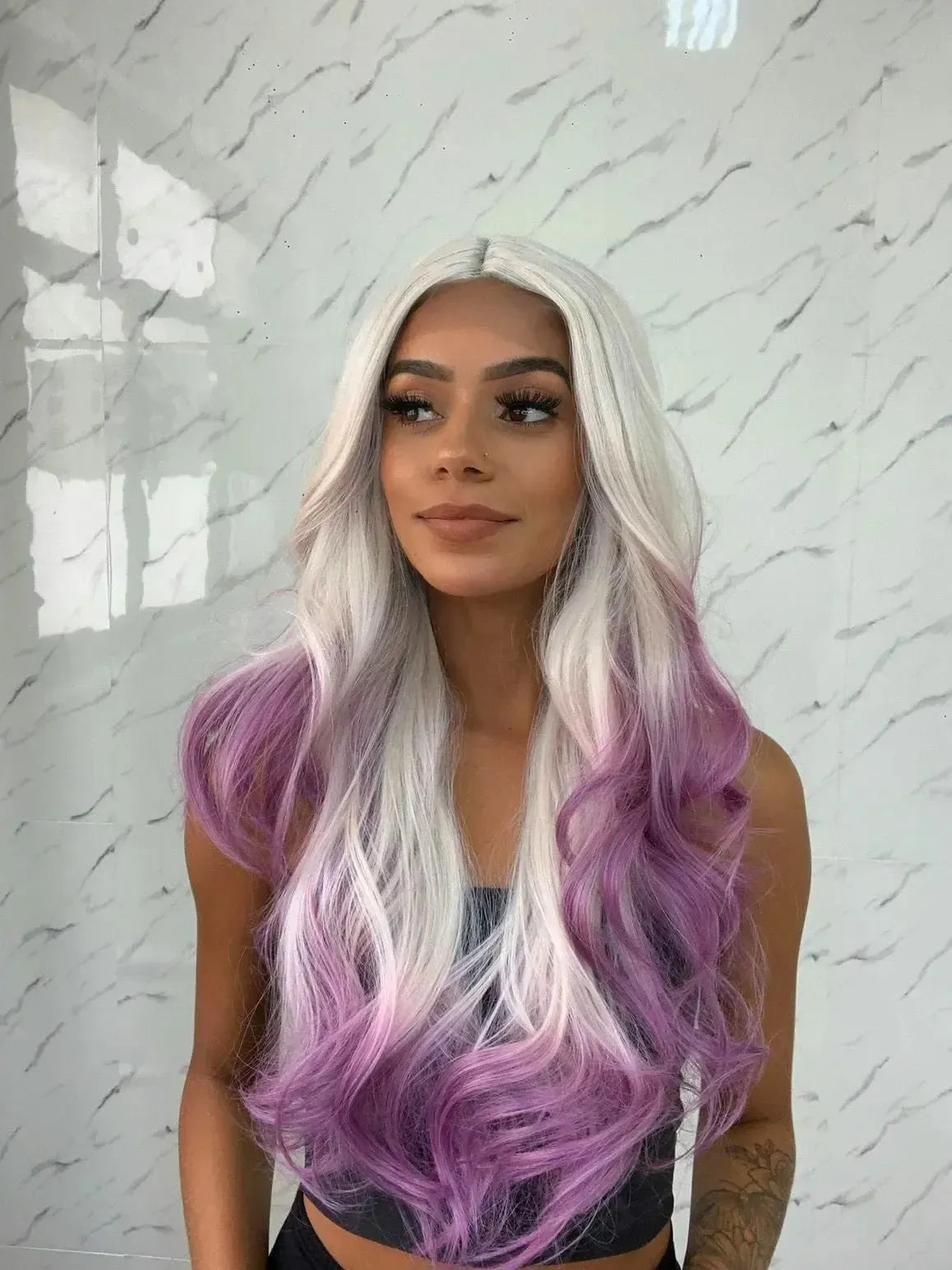 Lace Front Kimberly Branca Pontas Roxas Ondulada