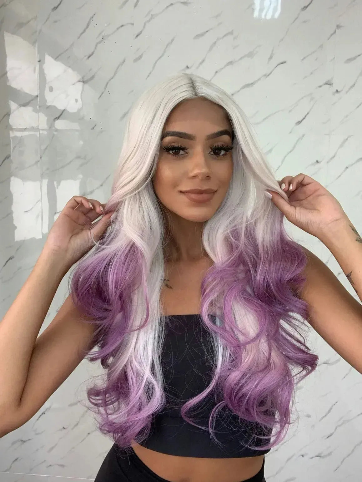 Lace Front Kimberly Branca Pontas Roxas Ondulada