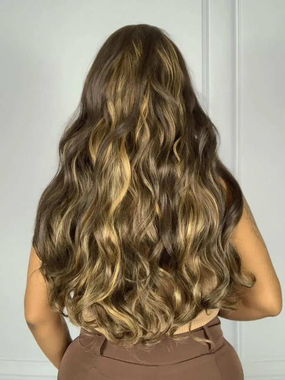 Lace Front Nathalia Castanho Luzes 26D Ondulada - Repartição Livre 13x3