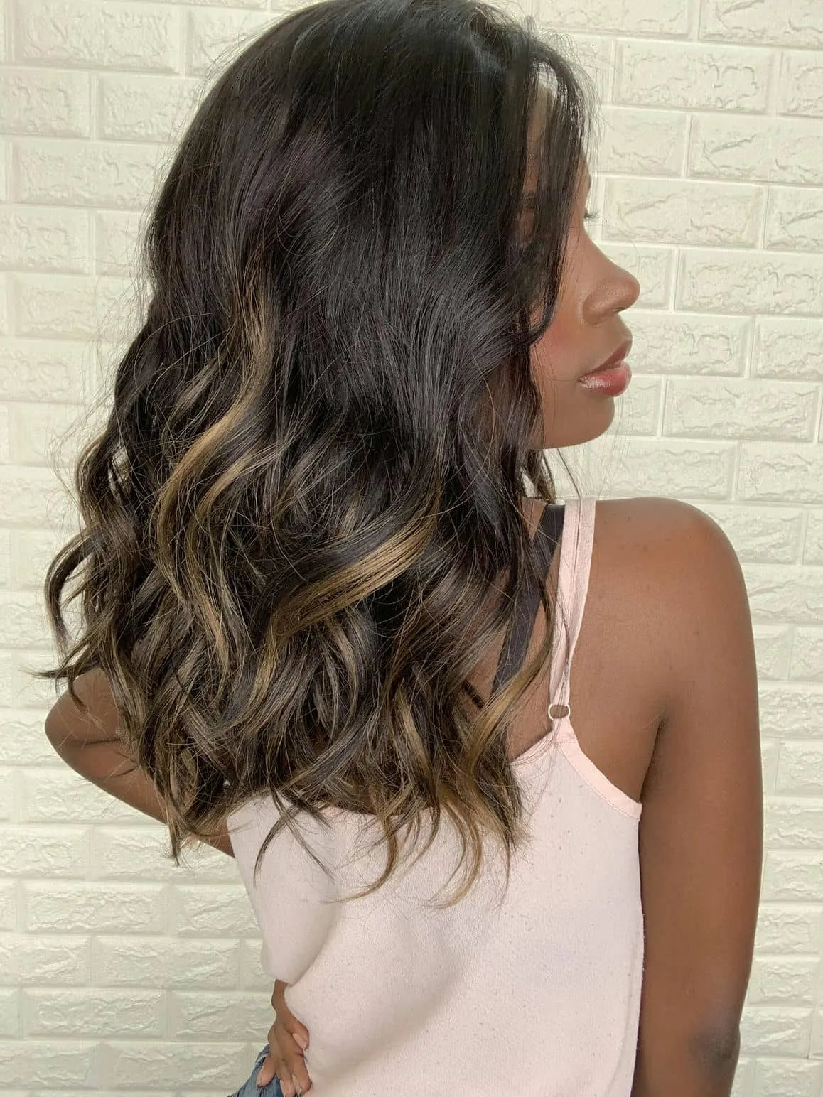 Lace Front Nely Castanho Escuro com Luzes Ondulada