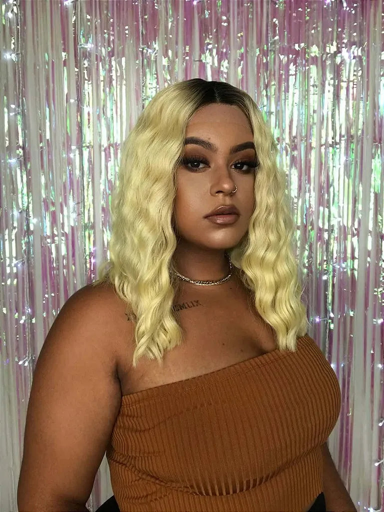 Lace Front Peati Loira com Raiz Preta Ondulada 45cm