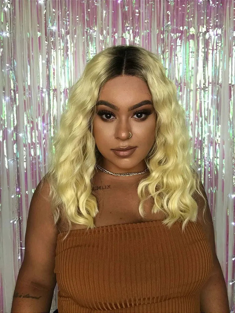 Lace Front Peati Loira com Raiz Preta Ondulada 45cm
