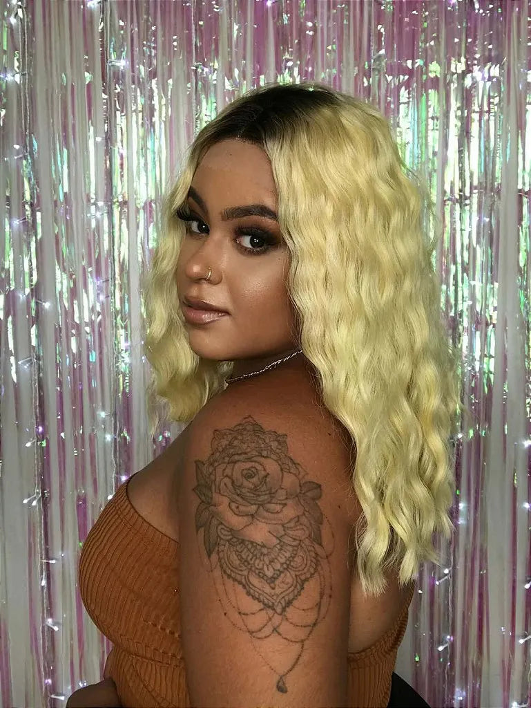 Lace Front Peati Loira com Raiz Preta Ondulada 45cm