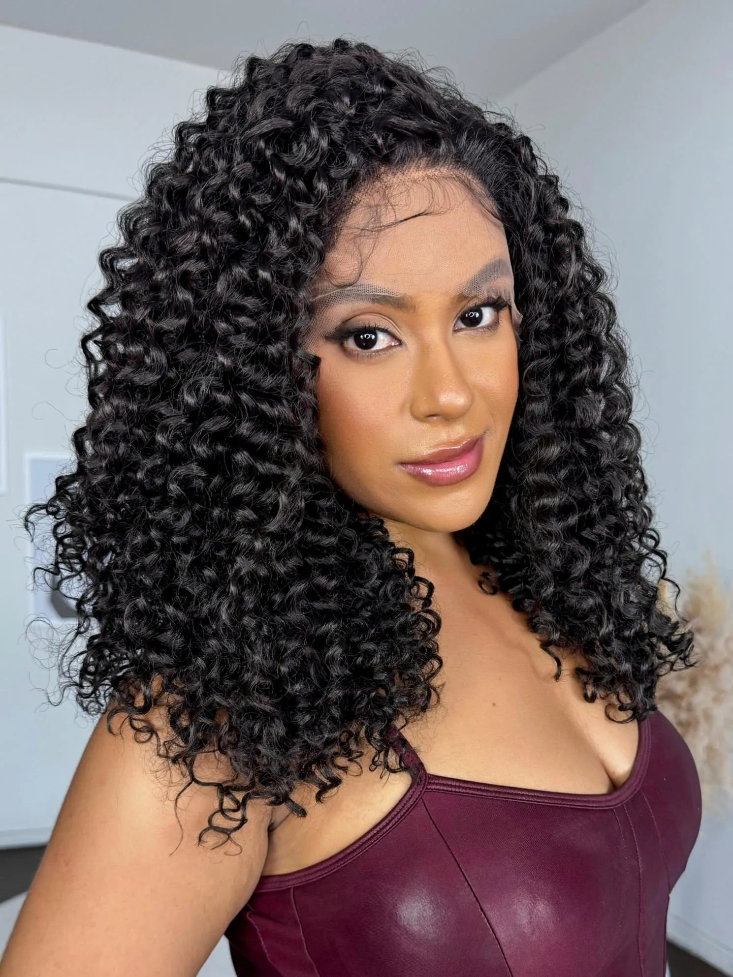 Lace Front Reya Castanho Cacheada - Repartição Livre 13x4