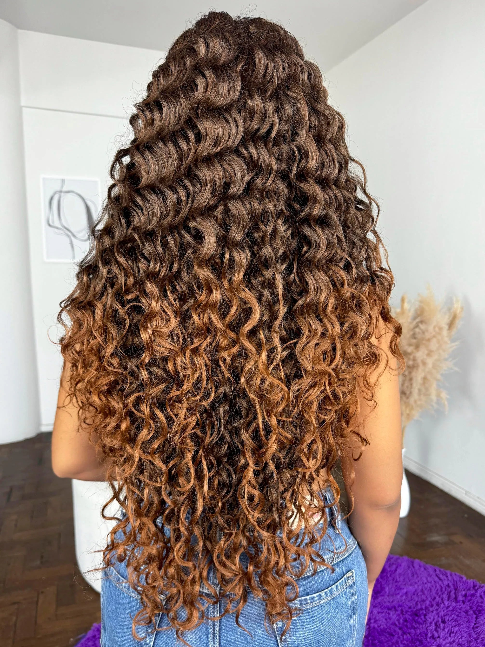 Lace Front Tela HD Italia Castanho Luzes T2/30 Cacheada - Repartição Livre 13x4