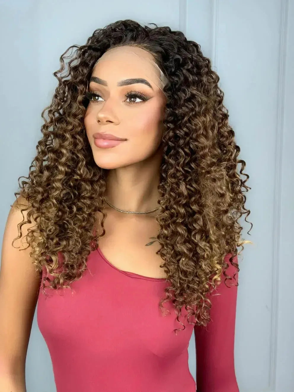 Lace Front Tela HD Valeria Castanho com Luzes 33/22 Cacheada - Repartição Livre 13x4