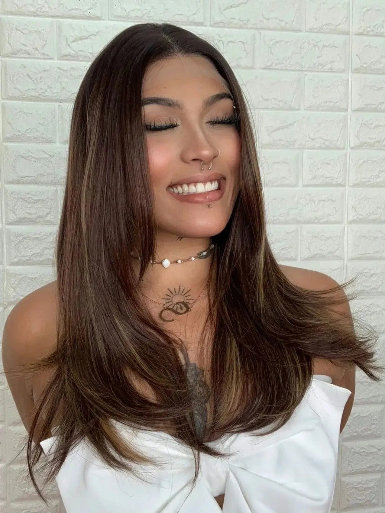 Lace Front Tela HD Vinia Castanho com Luzes - Repartição Livre 13x4