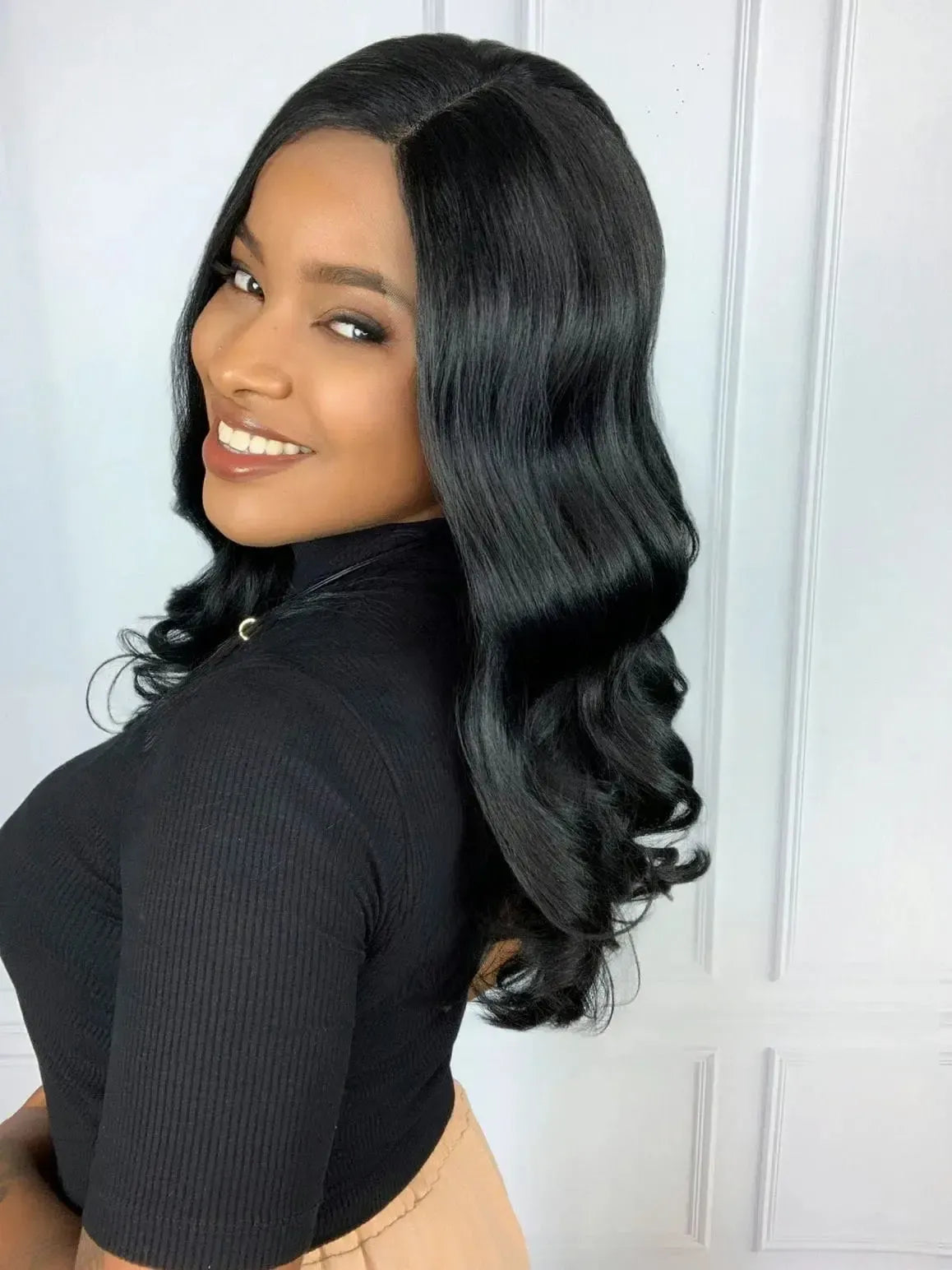 Lace Front Tela HD Zephany Preta Ondulada