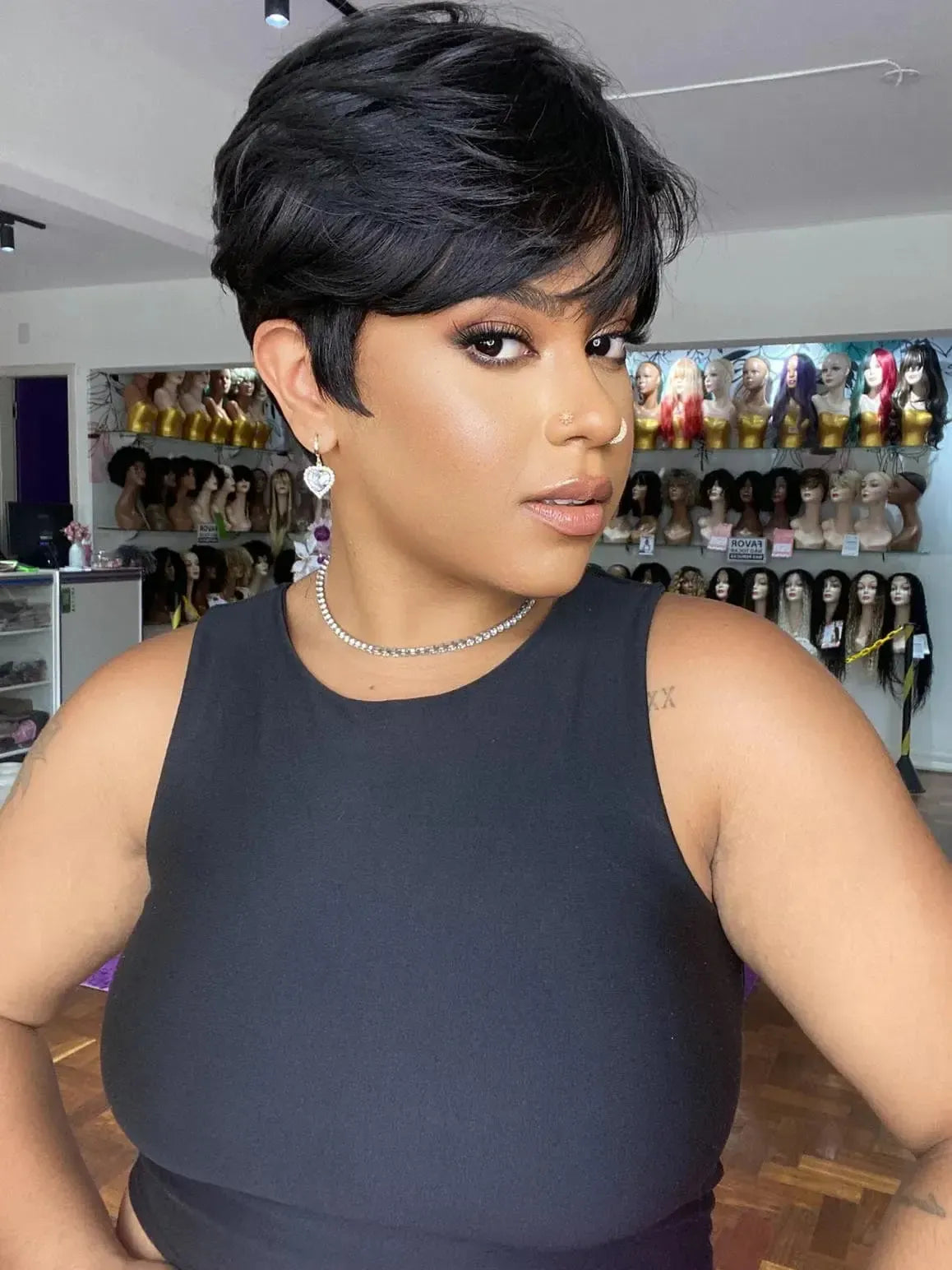 Peruca Esther Castanho Escuro Curta Franja (Premium)