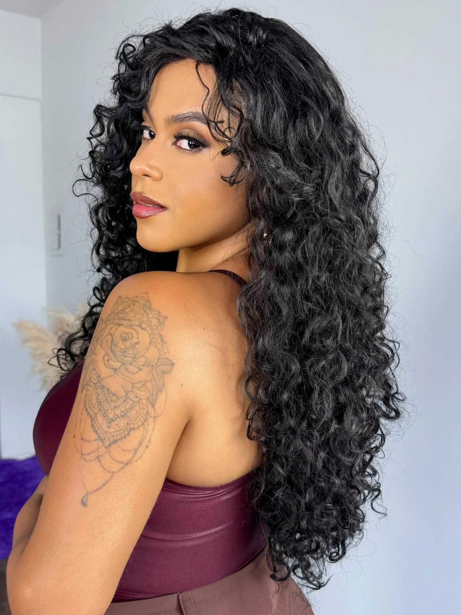 Peruca Portia Castanho Escuro Cacheada