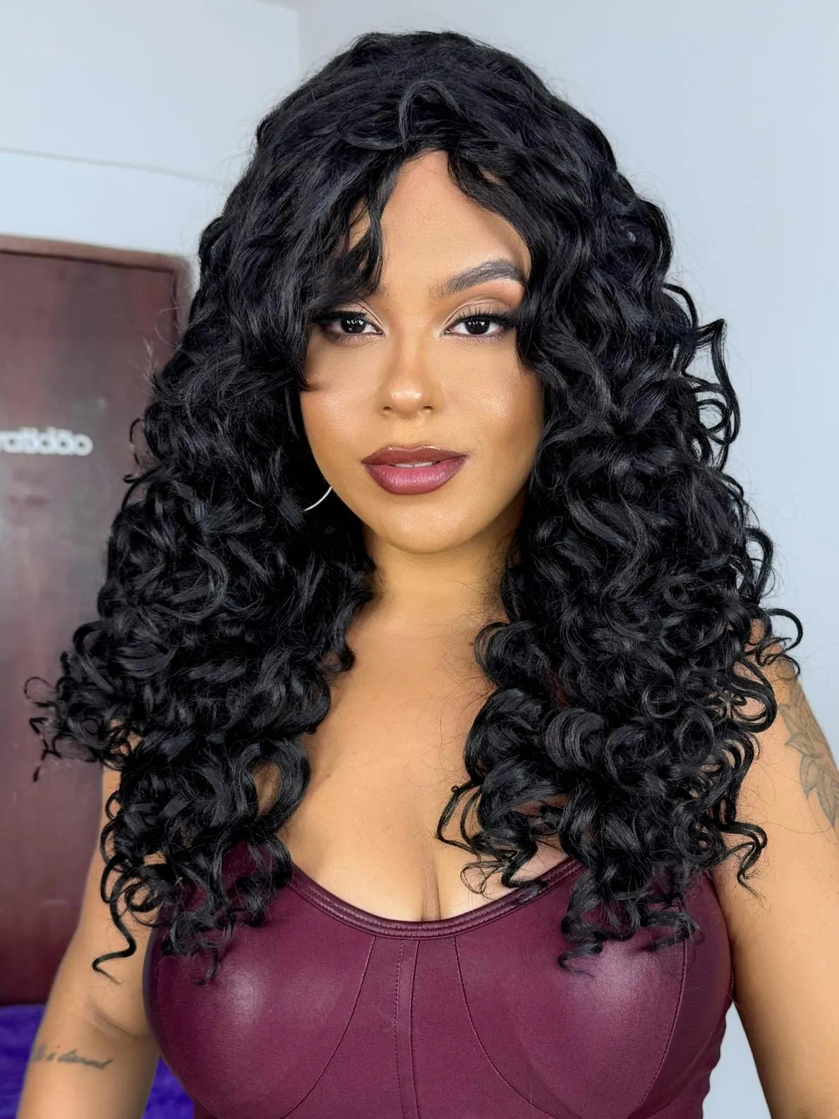 Peruca Rita Castanho Escuro Cacheada Bio Fibra