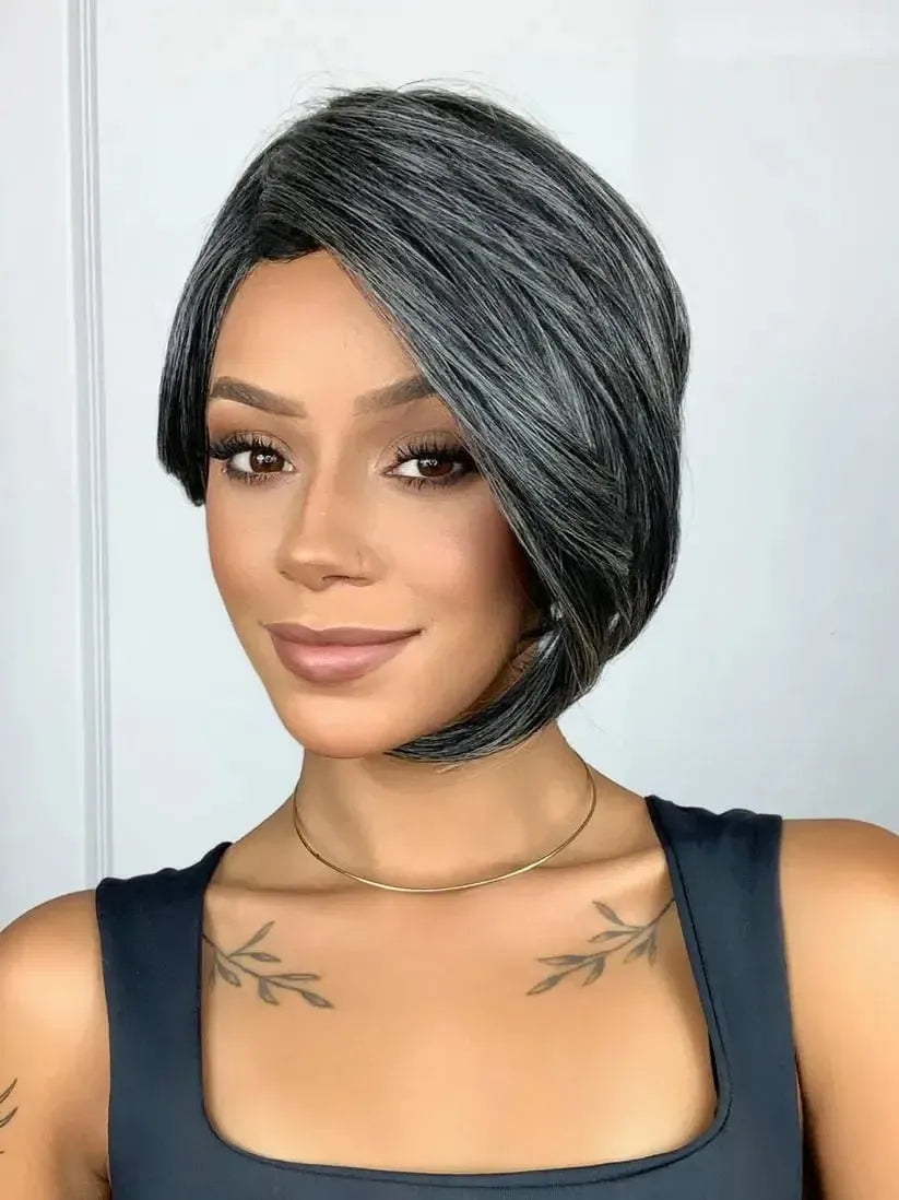 Peruca Wig Erika Grisalha Curta