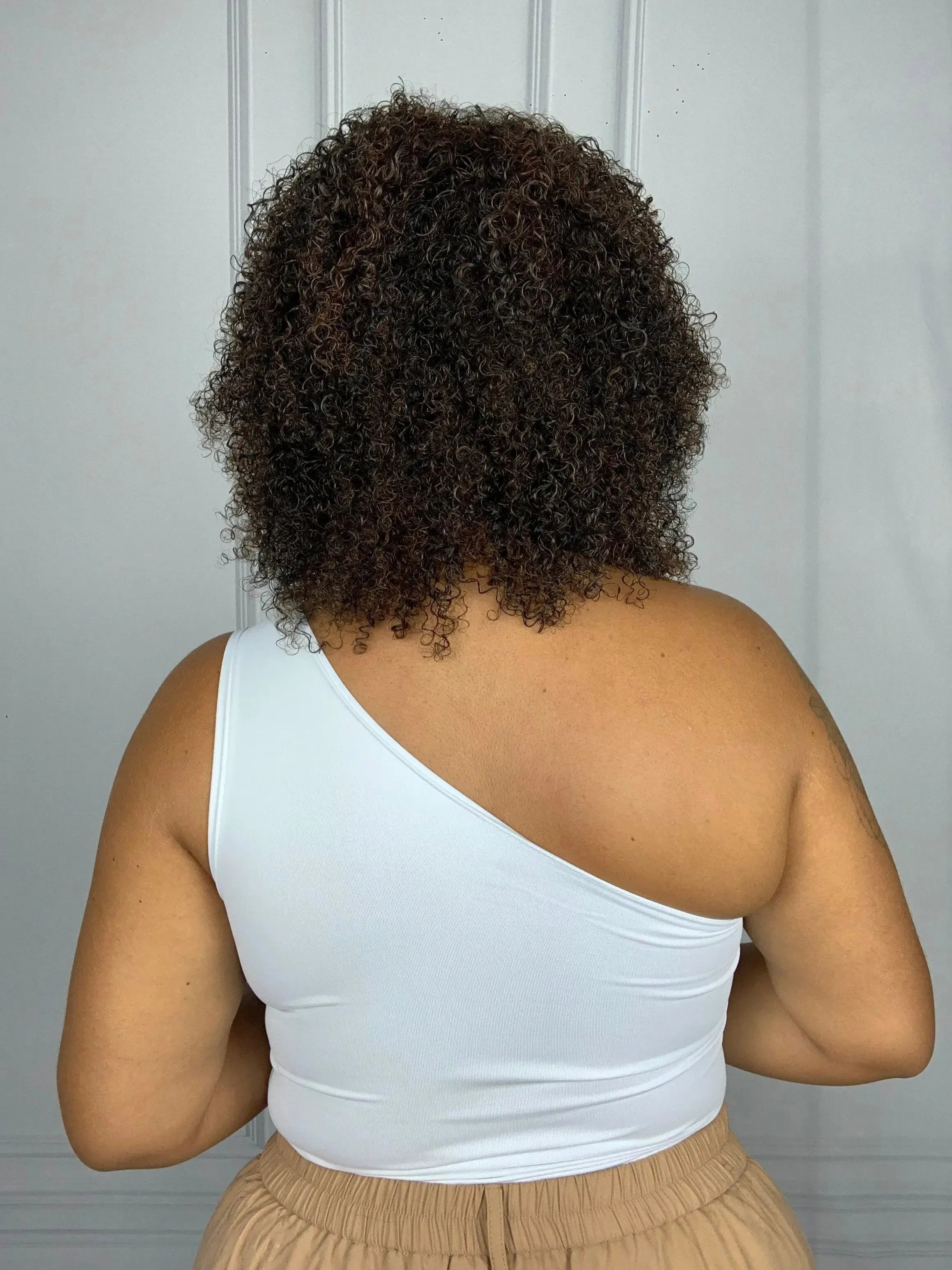 Peruca Wig Humana Yolanda Cacheada Castanho com Luzes