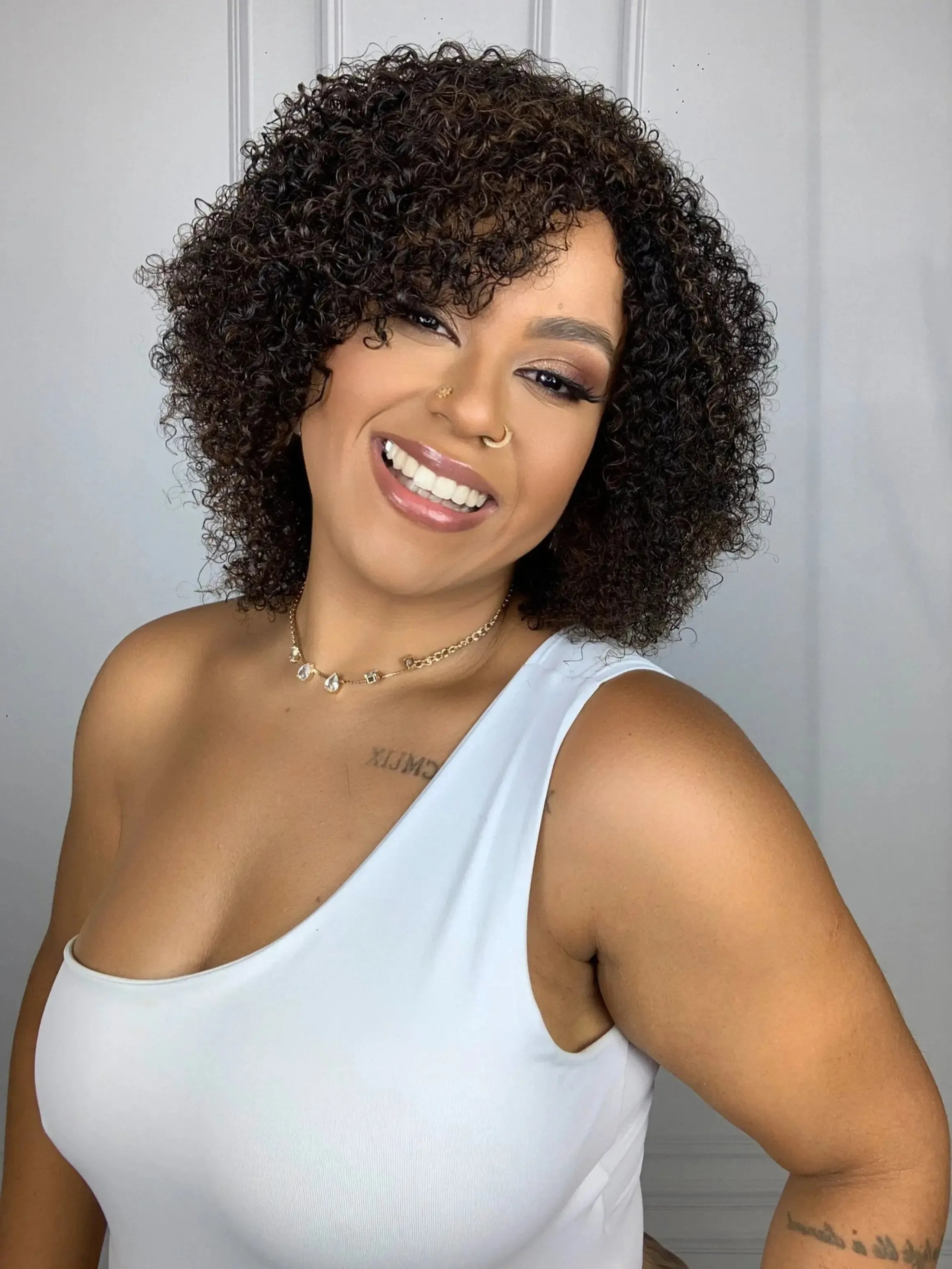 Peruca Wig Humana Yolanda Cacheada Castanho com Luzes