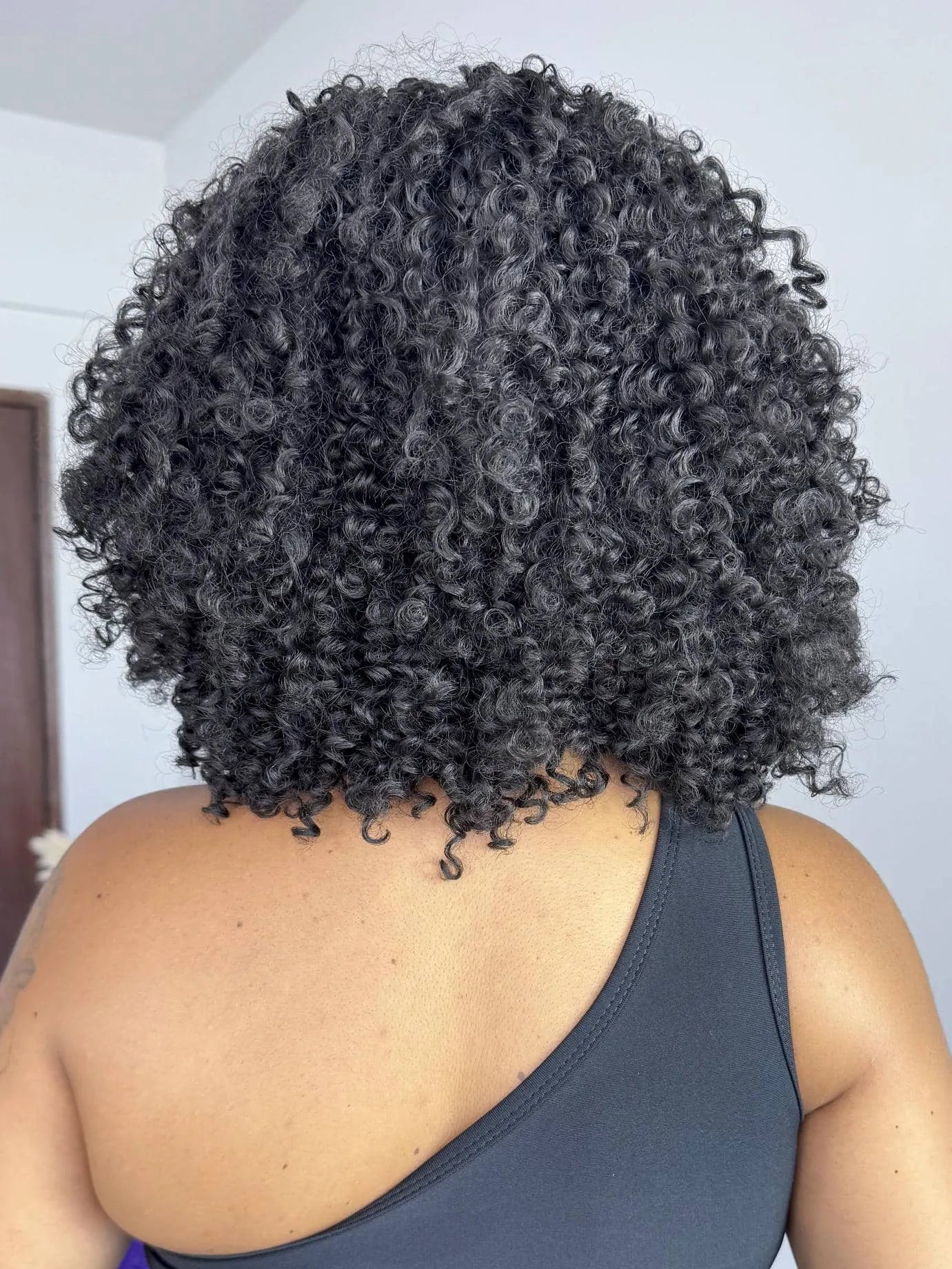 Wig Isaura Castanho Escuro Cacheado