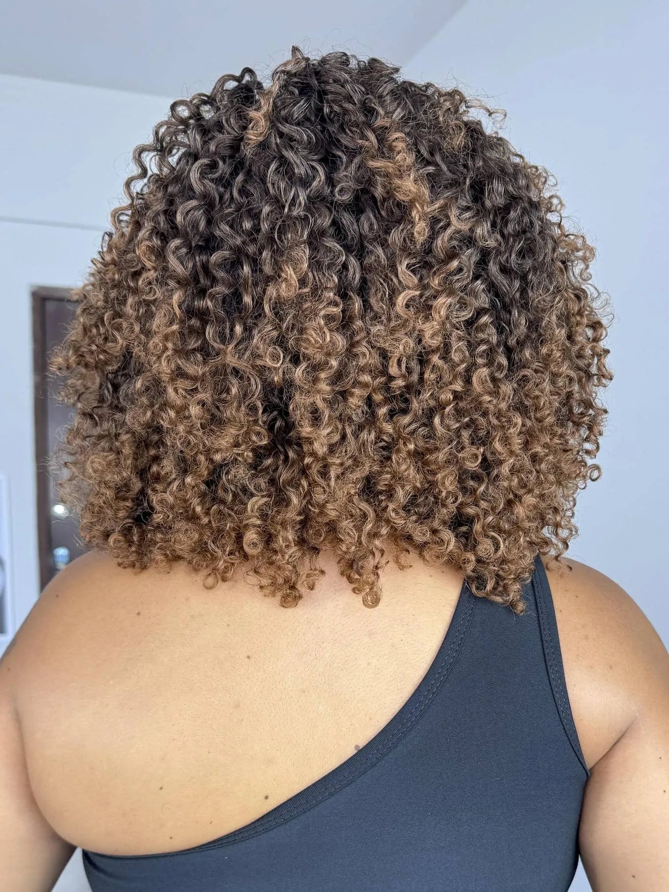 Wig Isaura Castanho T2/30 Cacheado