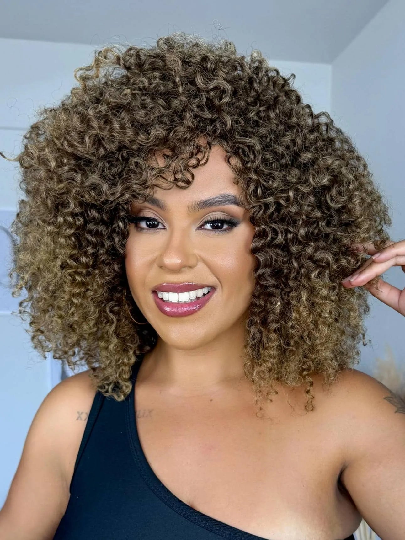 Wig Isaura Loira Castanha Cacheado