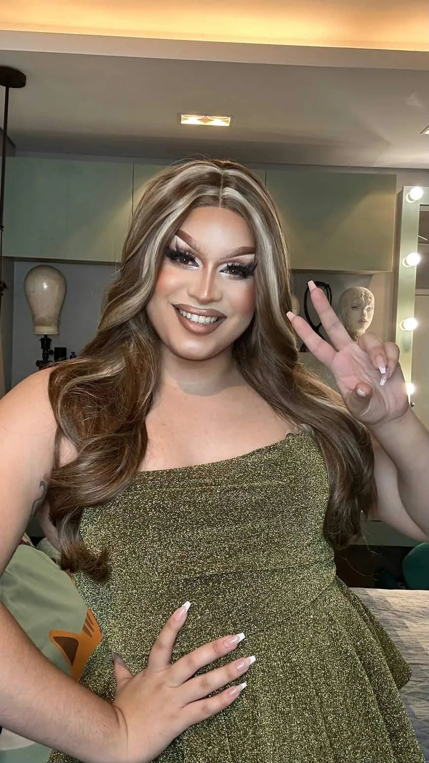 Lace Front Amaya Castanho Claro com Mechas
