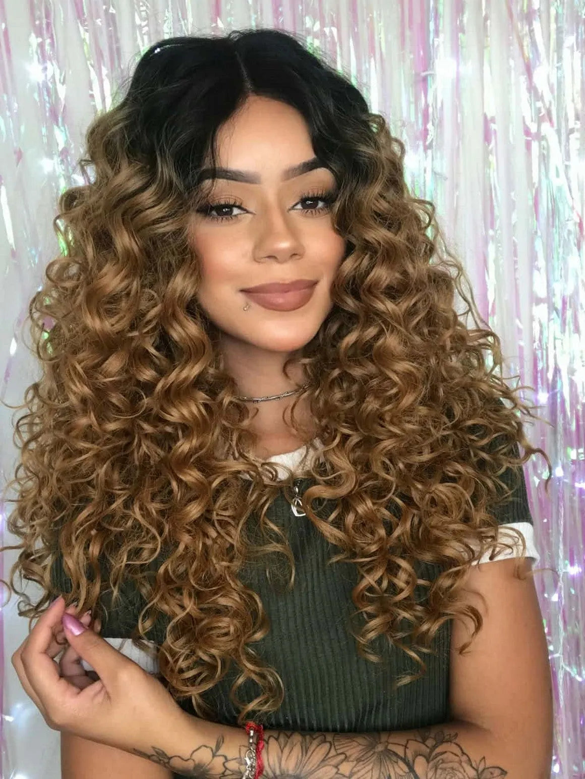 Lace Front Ariana Castanho com Raiz Preta Cacheada