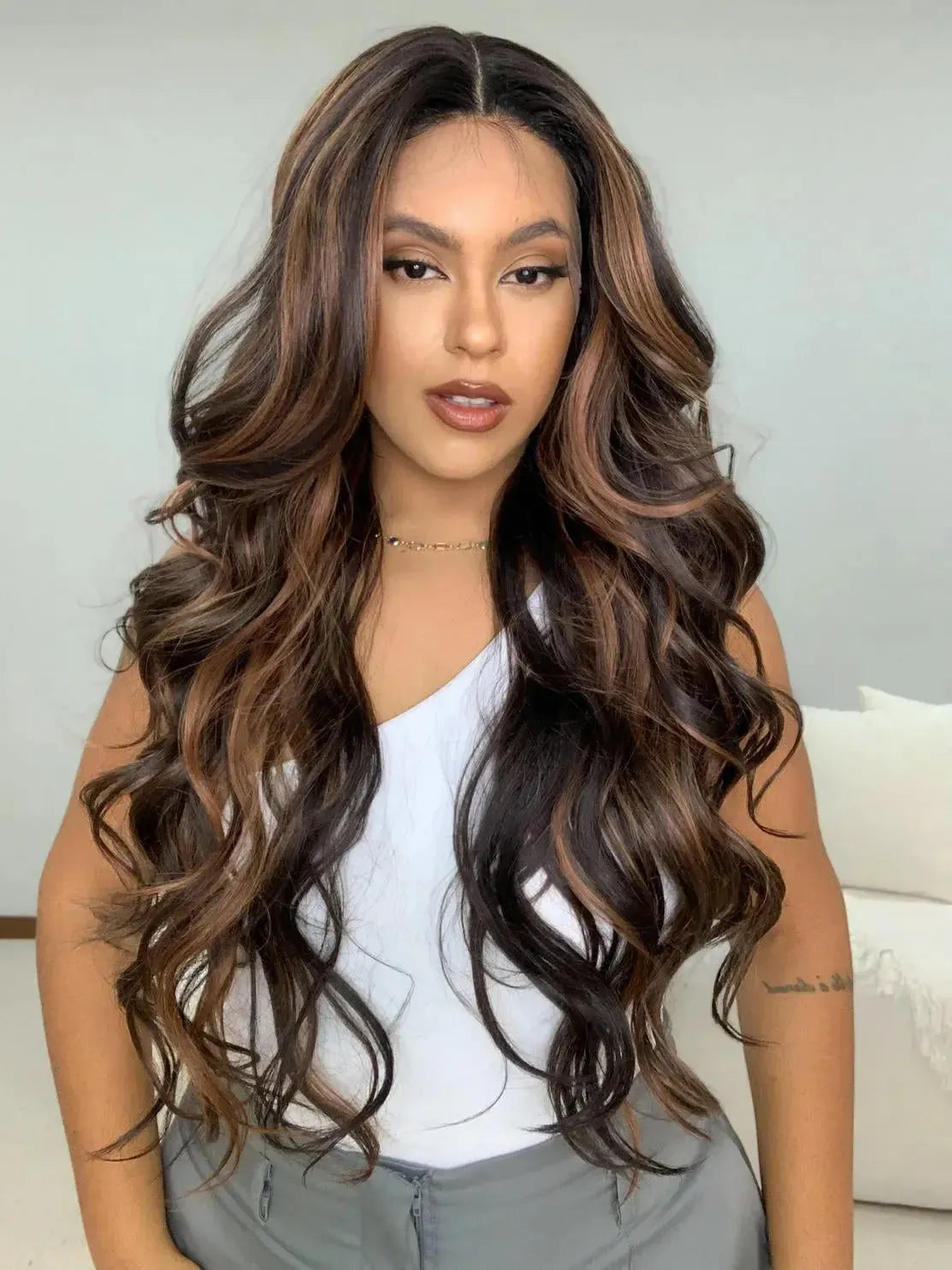 Lace Front Beatriz Castanho com Luzes Ondulada