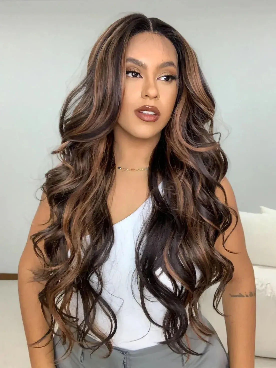 Lace Front Beatriz Castanho com Luzes Ondulada