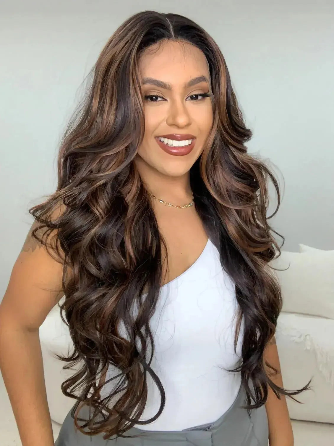 Lace Front Beatriz Castanho com Luzes Ondulada