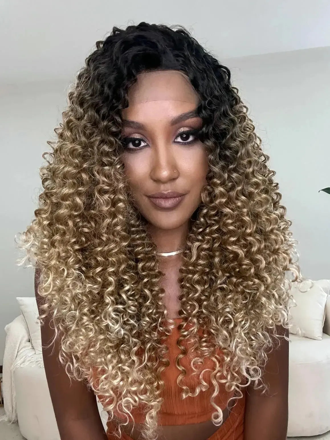 Lace Front Bio Fibra Cacheada Kati Loiro Raiz Castanha - Repartição Livre 13x3