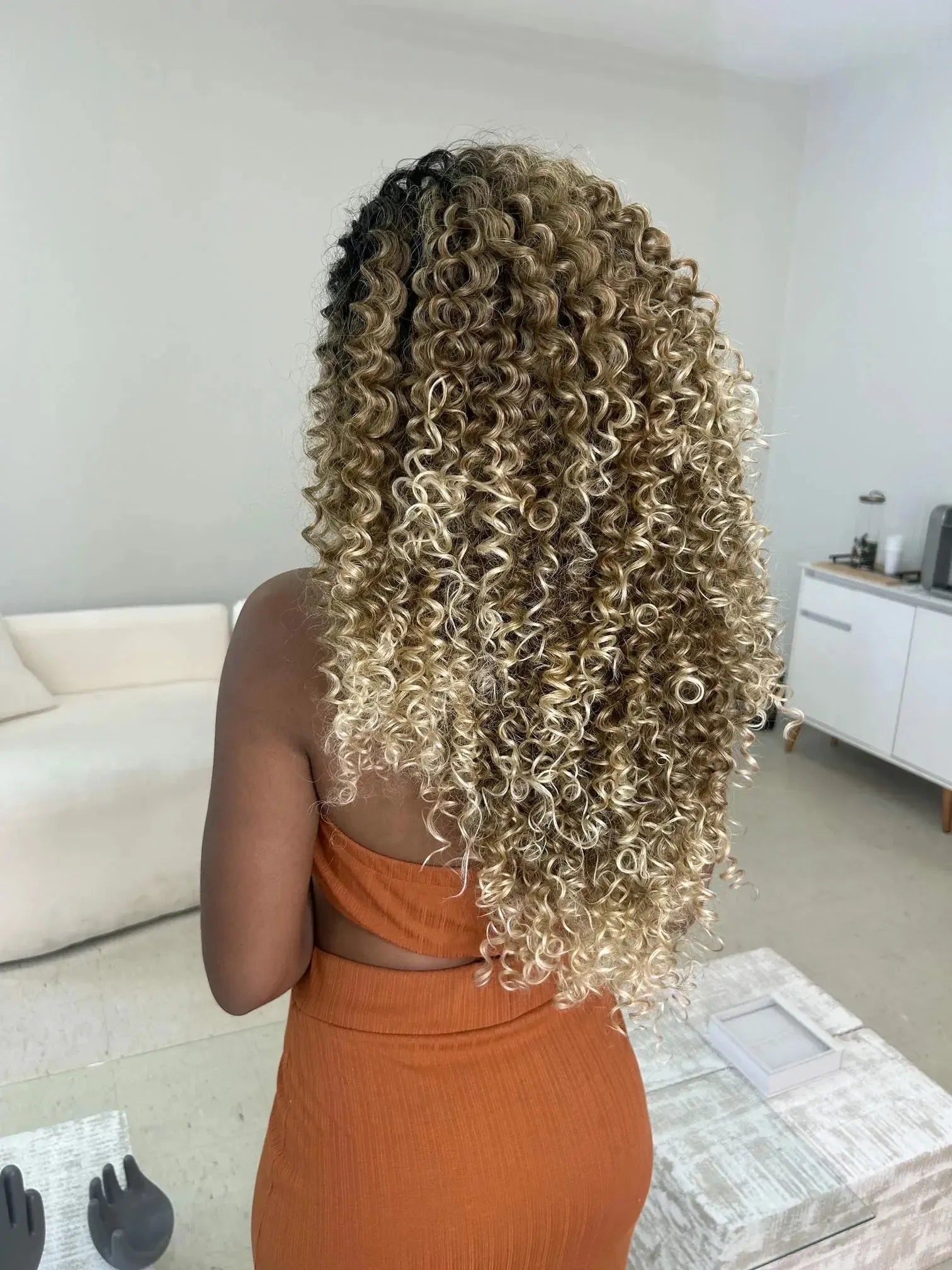 Lace Front Bio Fibra Cacheada Kati Loiro Raiz Castanha - Repartição Livre 13x3