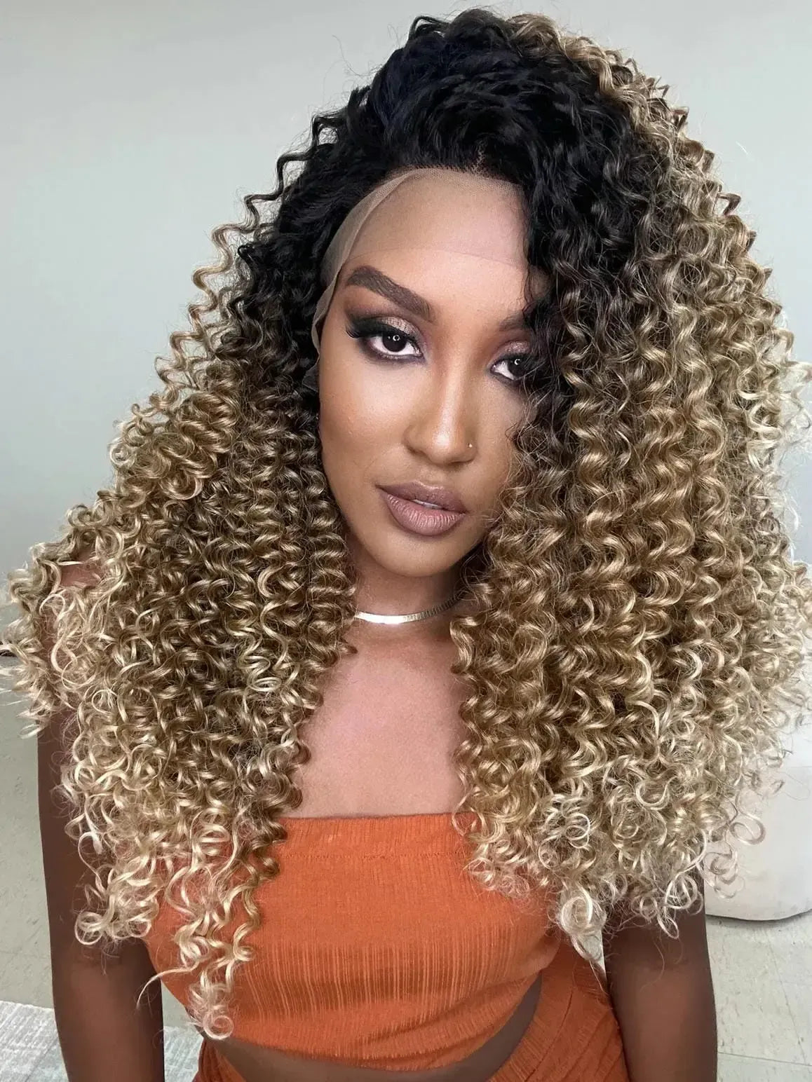 Lace Front Bio Fibra Cacheada Kati Loiro Raiz Castanha - Repartição Livre 13x3