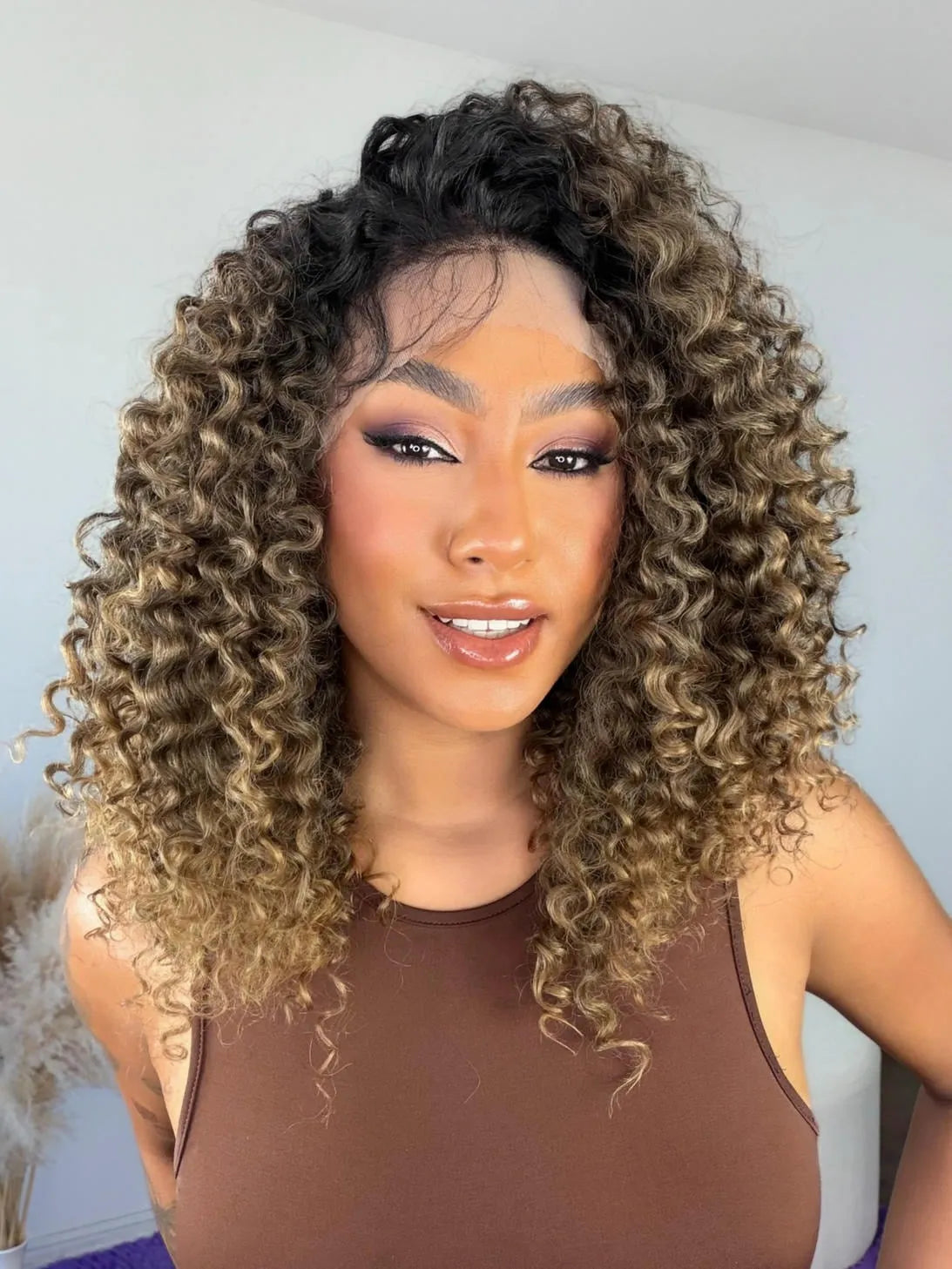 Lace Front HD Valeria Castanho Luzes 8/30 Cacheada - Repartição Livre 13x4