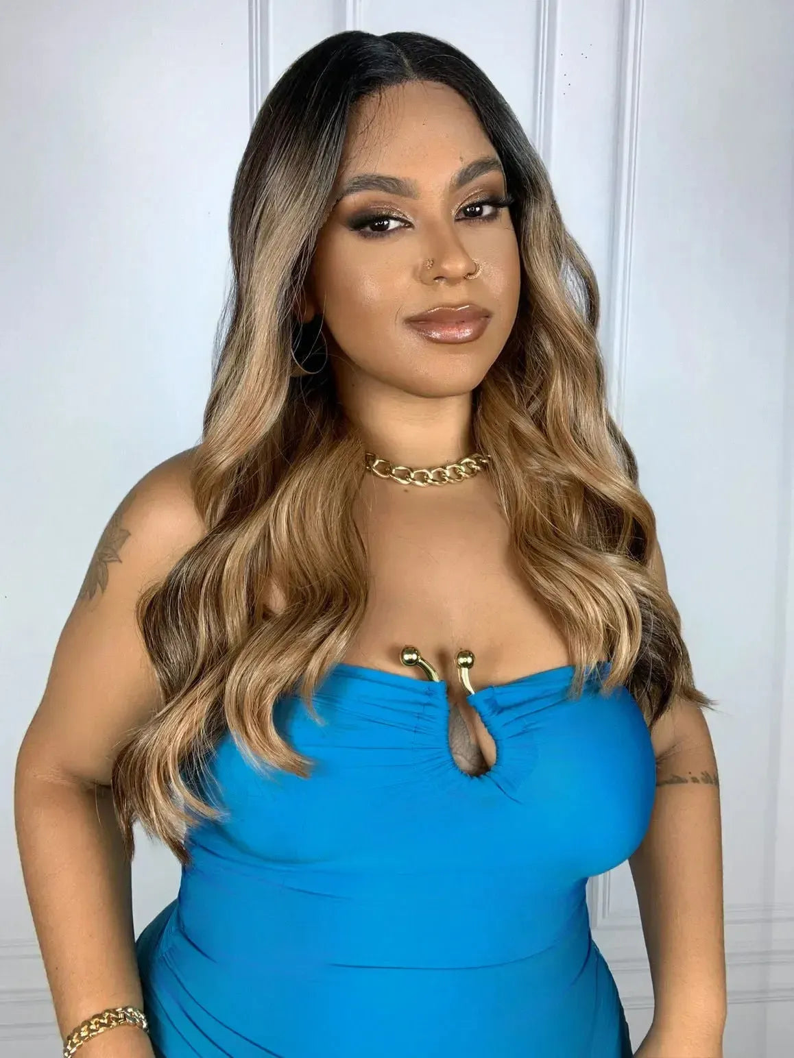 Lace Front HD Viviane Castanha Mechada Ondulada 55cm